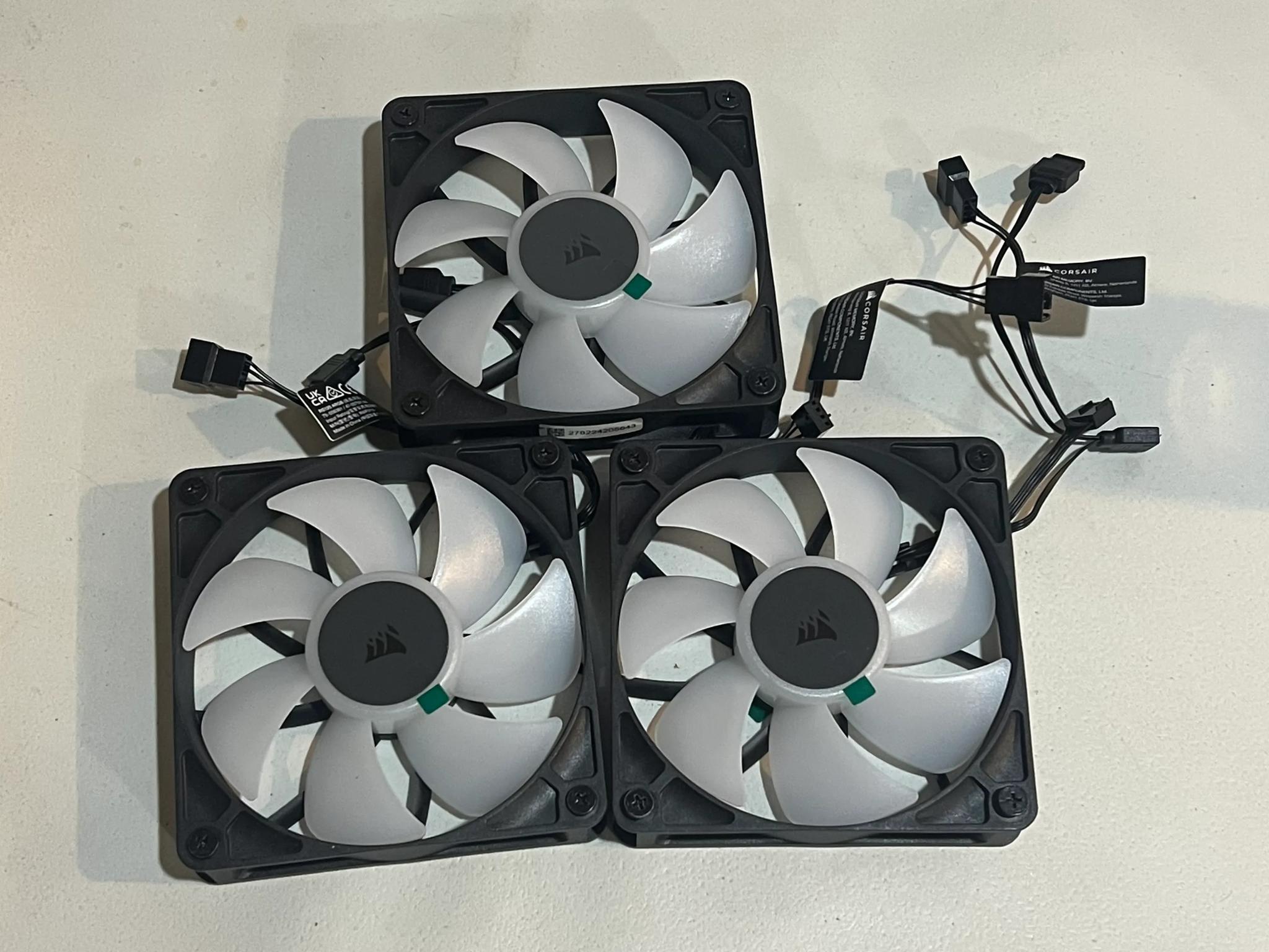 CORSAIR iCUE Link RX120 RGB 120mm PWM Fans with iCUE Link System Hub - Magnetic Dome Bearing