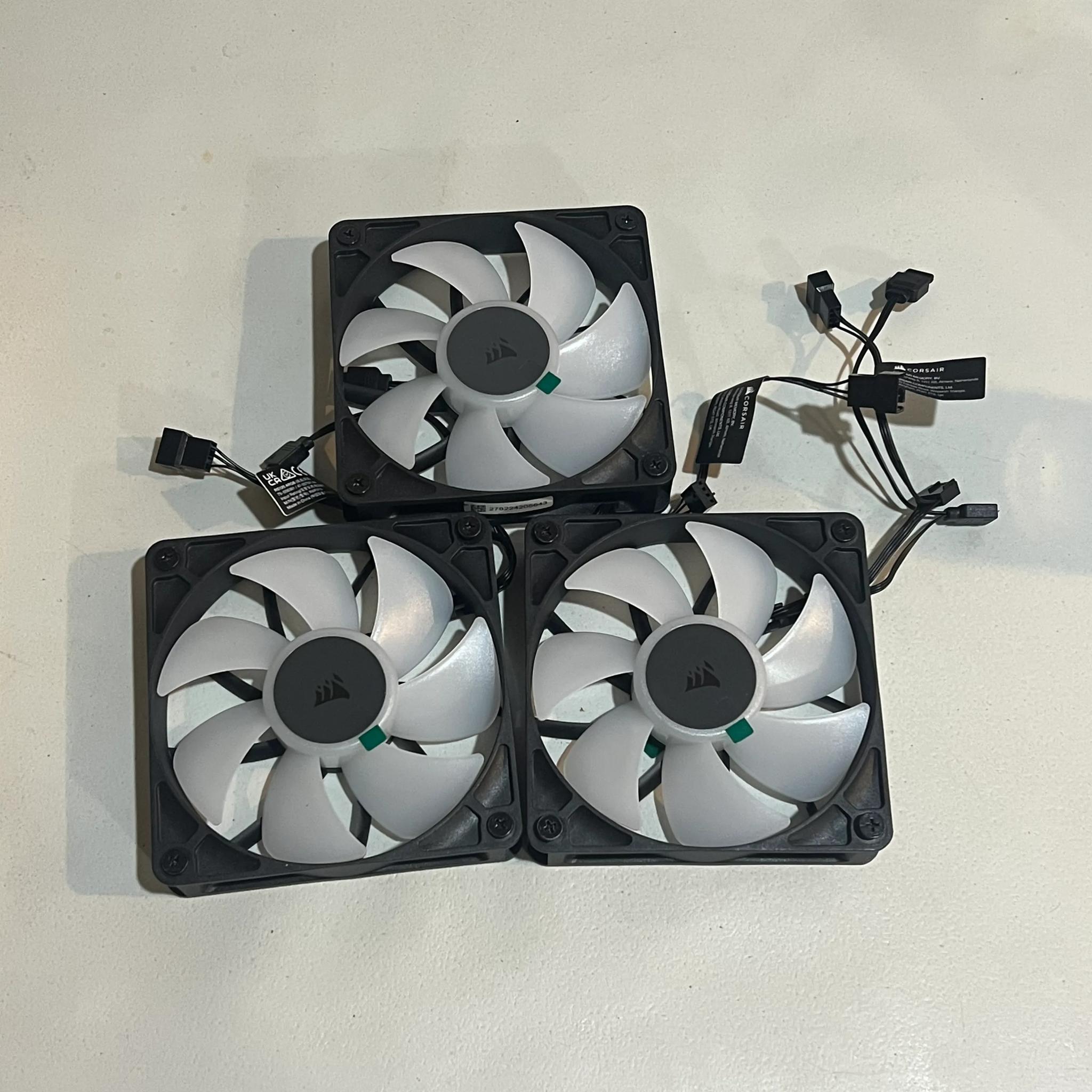 CORSAIR iCUE Link RX120 RGB 120mm PWM Fans with iCUE Link System Hub - Magnetic Dome Bearing