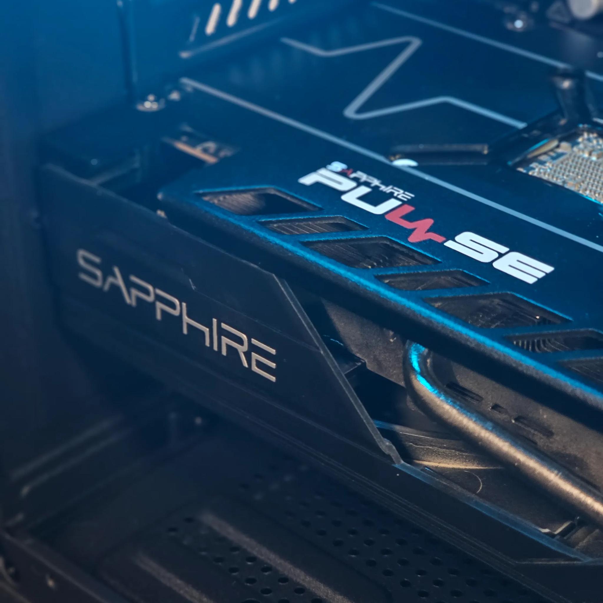 Midrange 1080p / RX 5700-XT 8GB / Ryzen 5 3600 / 16GB DDR4 / 256GB SSD + 3TB HDD