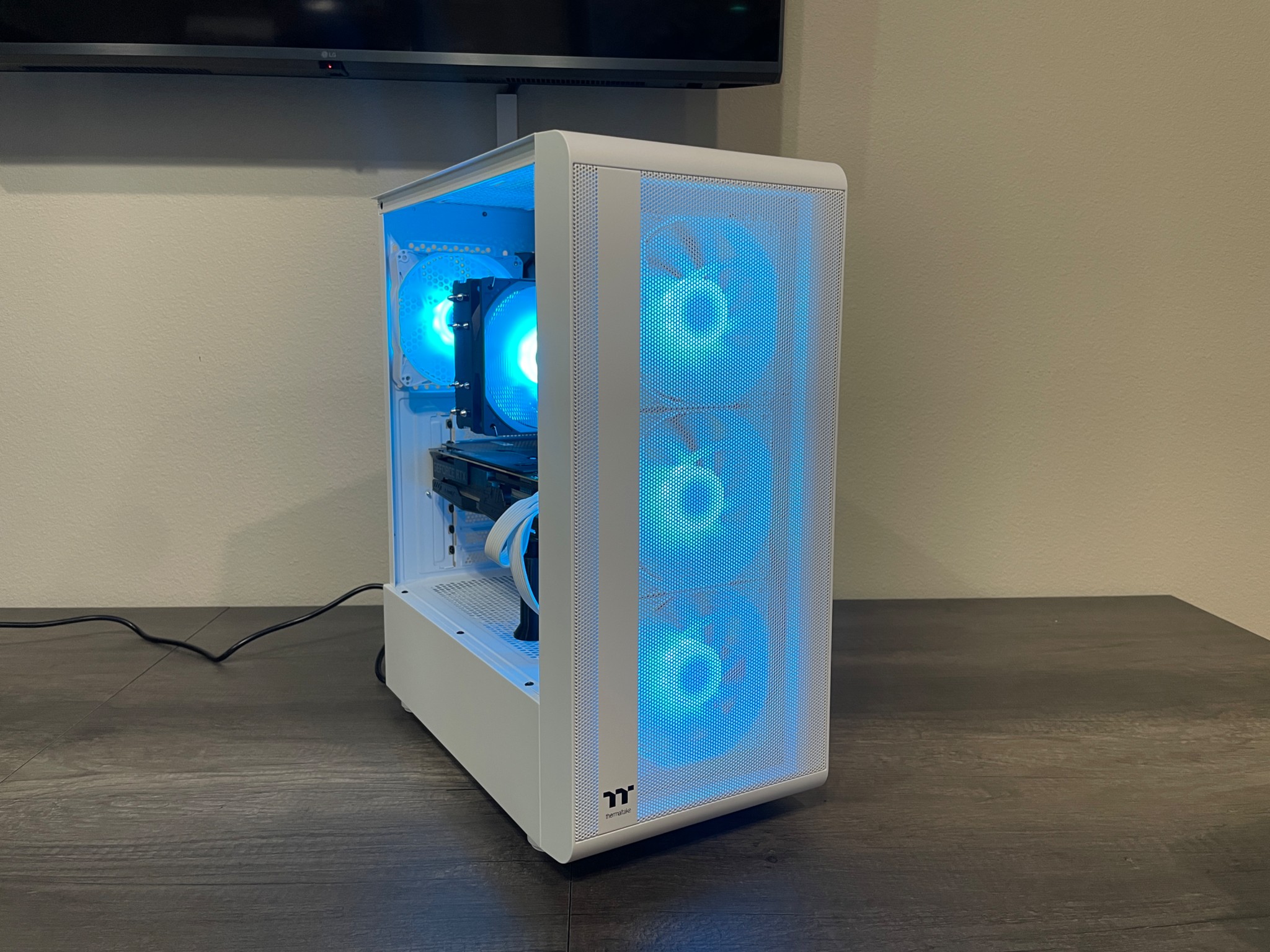 Custom White Gaming PC / ASROCK PG Velocita / Ryzen 7 3700X / RTX 2070 / 16GB / 1TB / Windows 11 Pro