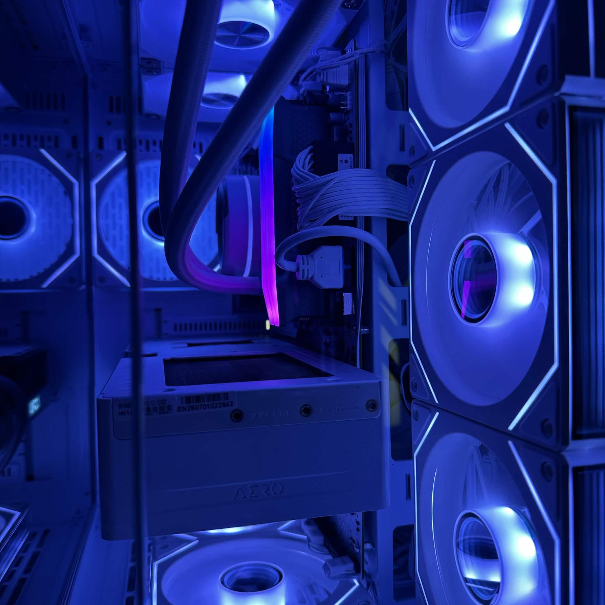 Aesthetic New Whiteout Gaming Pc 7800X3D | RTX 5070 | 32 GB DDR5