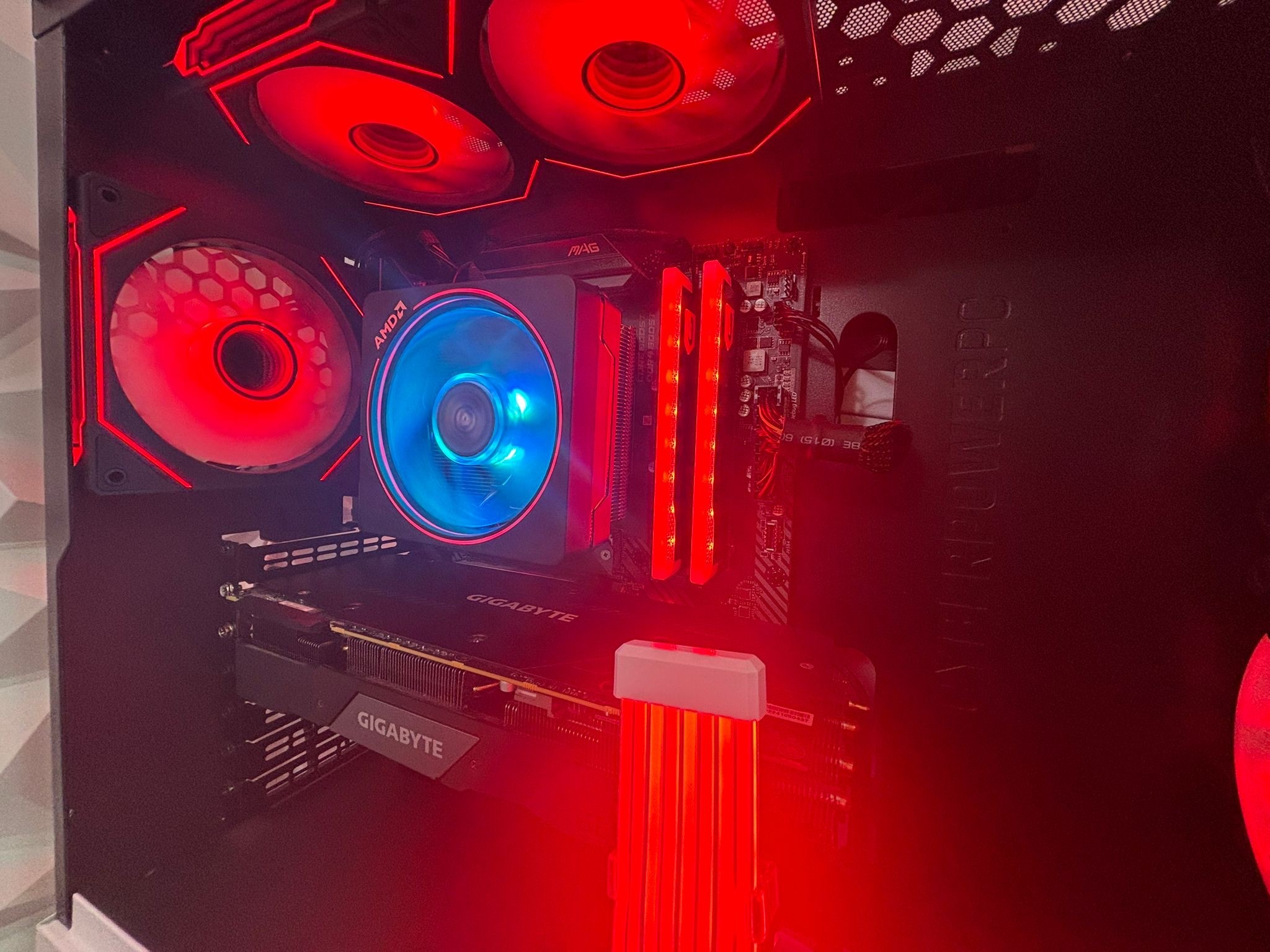 ⚪️ Clean White Gaming Rig | Ryzen 7 3700X | RTX 2070 Super | 32GB RAM | 1TB SSD