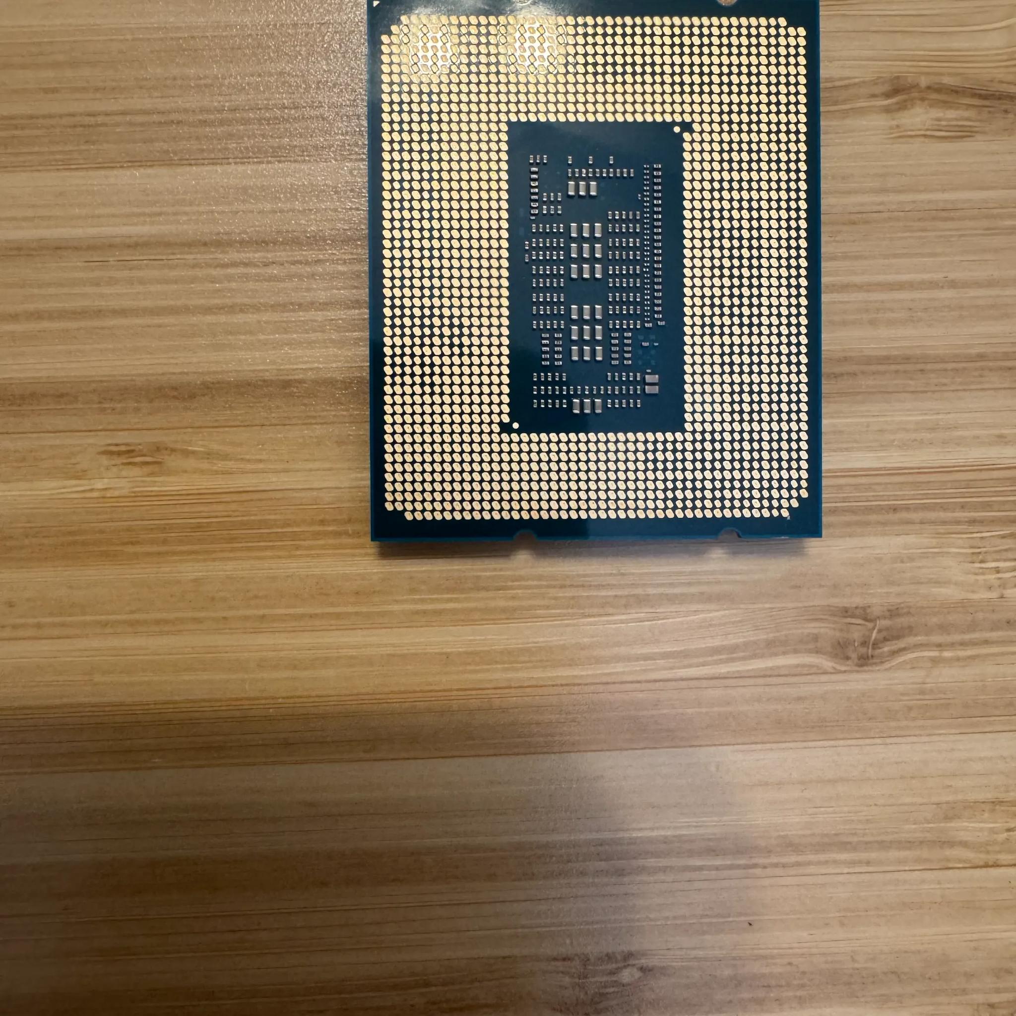 Core i9-12900KF 16 (8P+8E) Cores up to 5.2 GHz Unlocked LGA1700 600 Series Chipset 125W