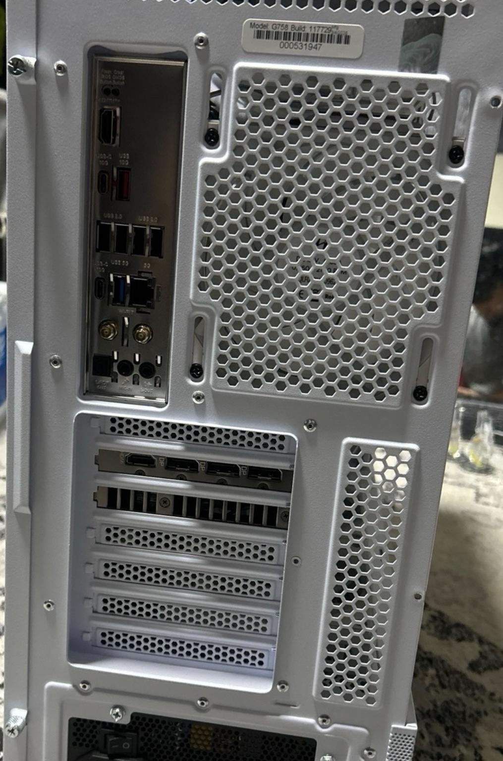 Gaming PC Setup - Ryzen 7 9800X3D / RTX 5070 Ti 16GB / 32GB DDR5 / 3.25TB SSD / Full Peripherals