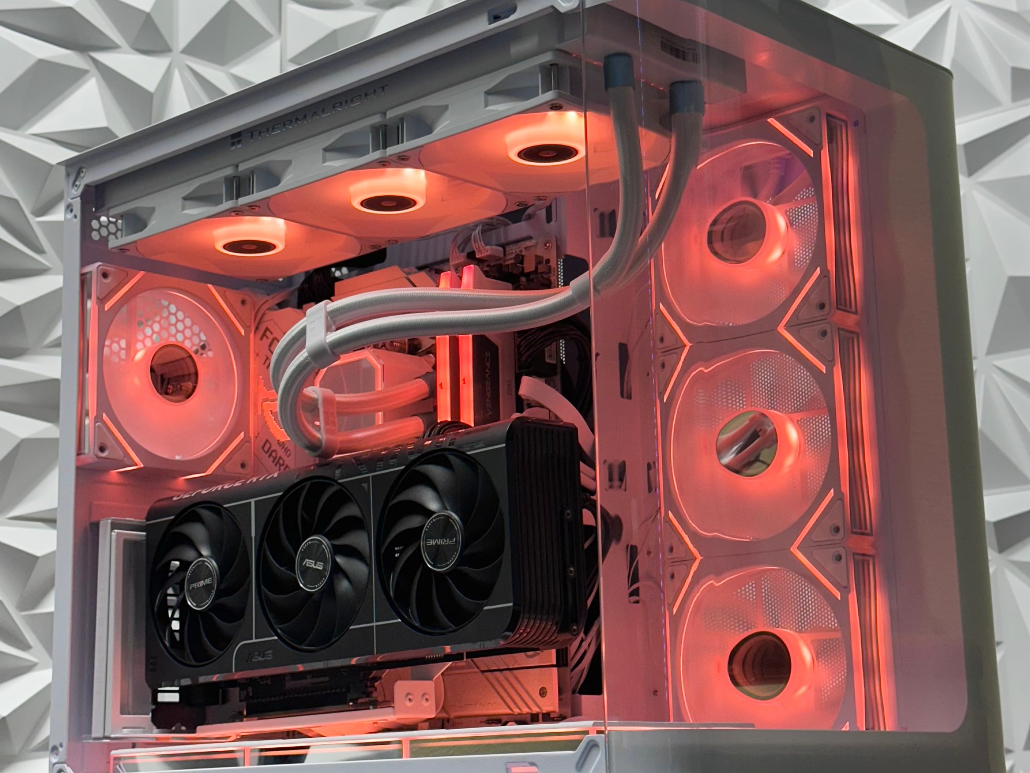 RTX 5080 / Ryzen 9 9900X3D / 32GB 6000MHz DDR5 / 2TB Samsung 990 Evo / x870