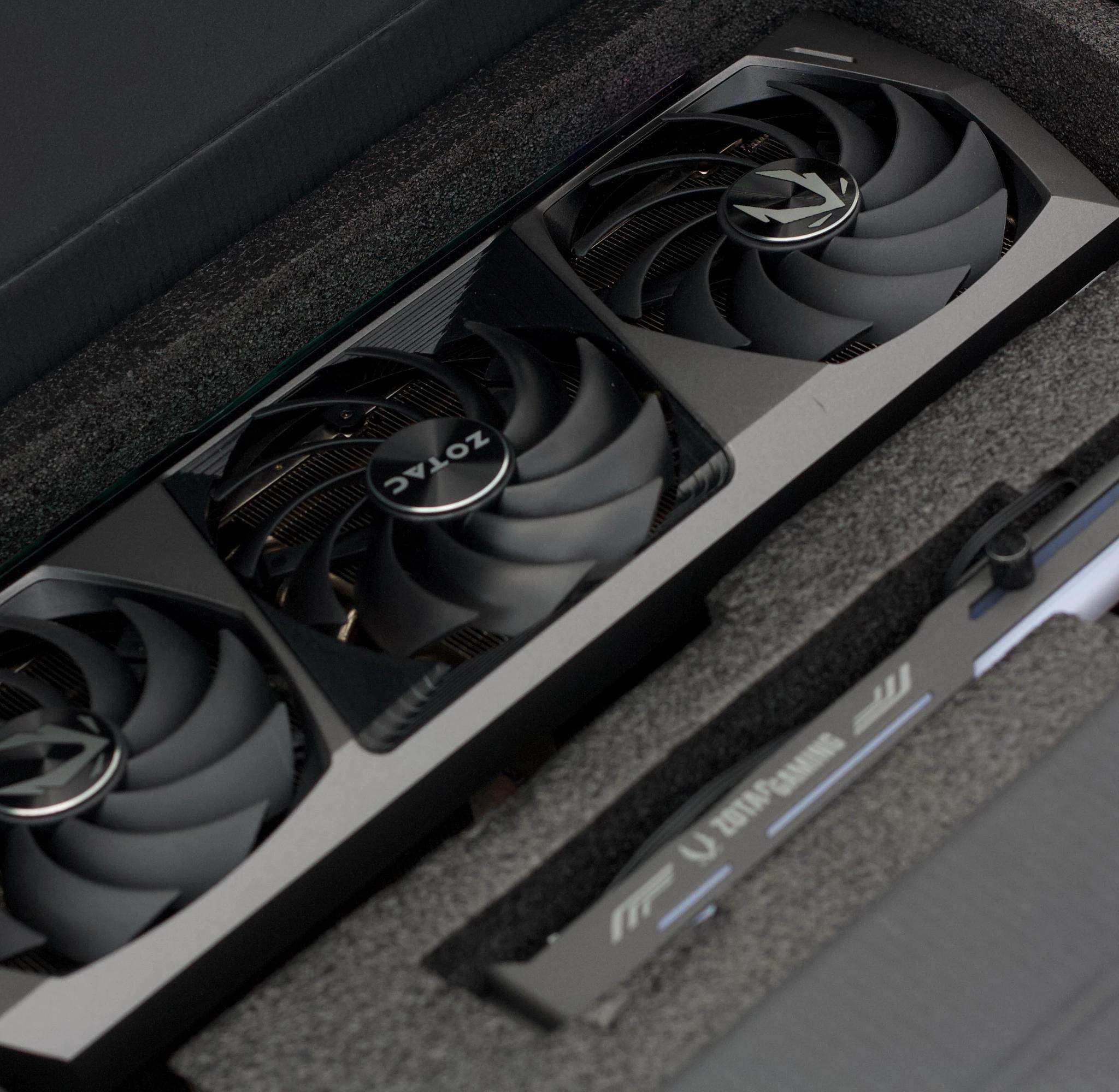 ZOTAC Gaming RTX 3090 Ti AMP Extreme Holo 24GB GDDR6X — Excellent