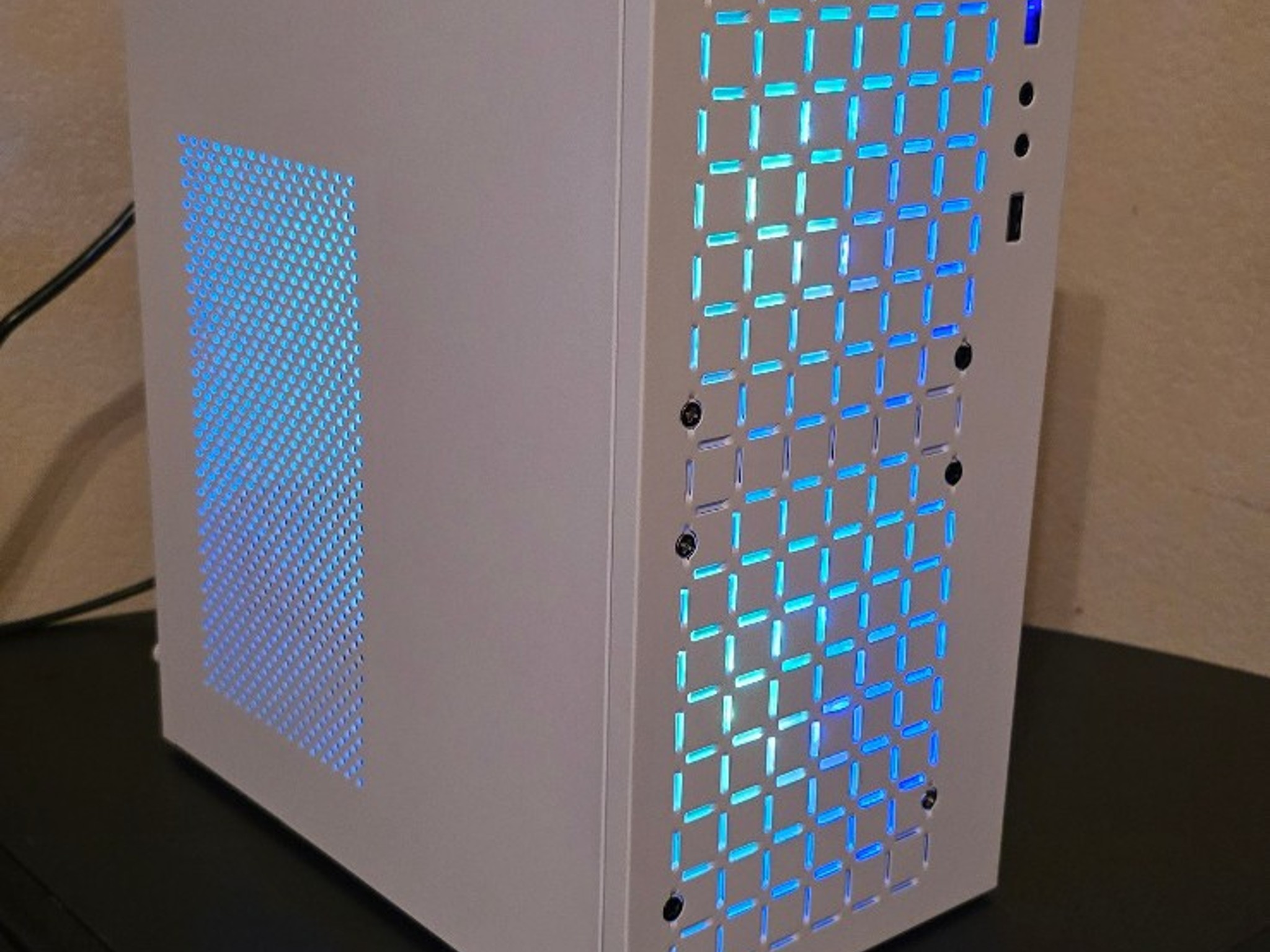 "Aurora Squared" Custom Gaming PC - i5 7600K @ 4.2 GHZ/ 1060 6GB