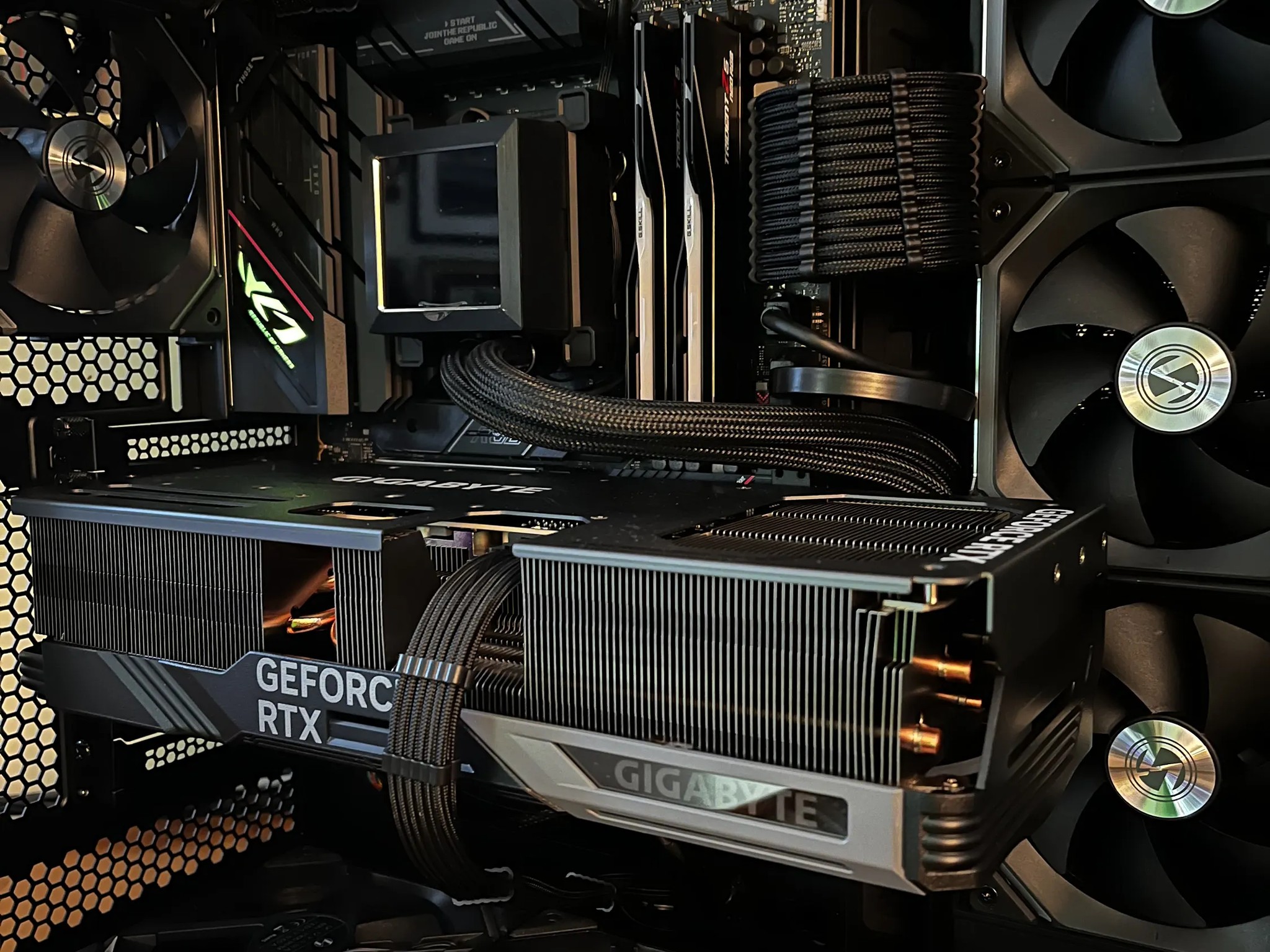 Tesseract - RTX 4080 SUPER OC | Ryzen 7 7800X3D | 32G @6000MT/s | 4TB | 1000W Platinum PSU