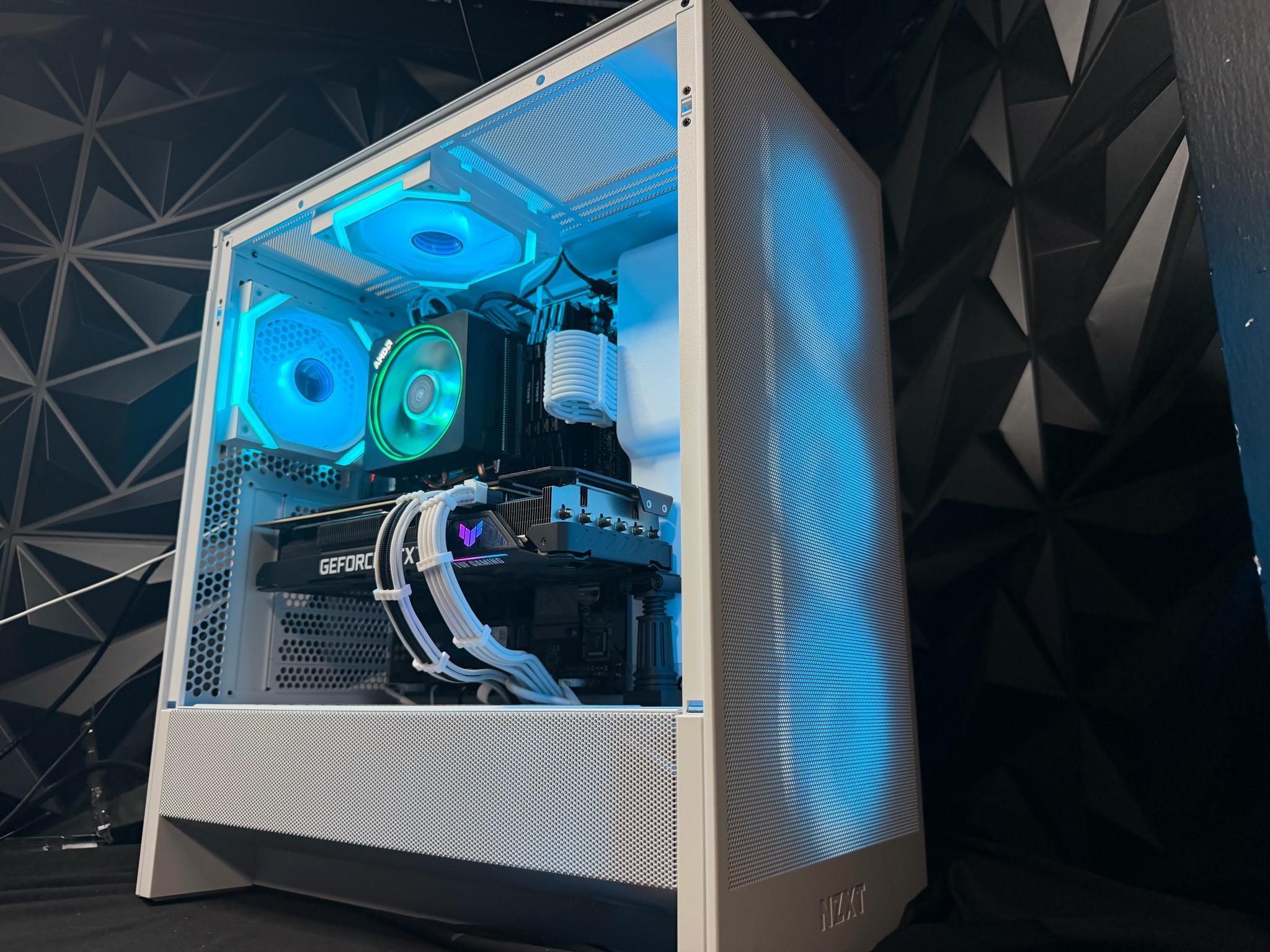⚪⚫🔥 YIN YANG BANG 🔥⚫⚪Ryzen 7 5800XT| RTX 3080 | 32 GB DDR4| 1.25 TB NVMe| 850W PSU