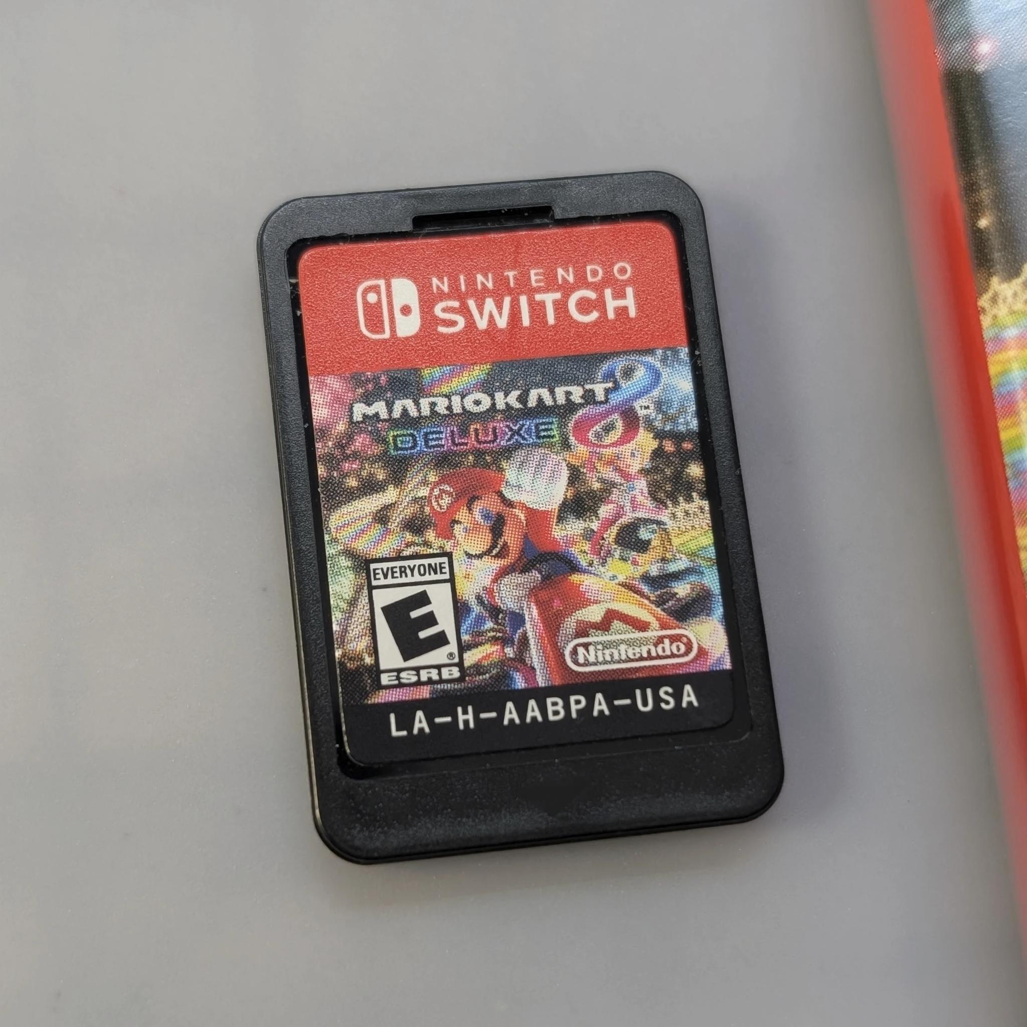 Mario Kart 8 Deluxe Edition (Nintendo Switch, 2017) [Physical]