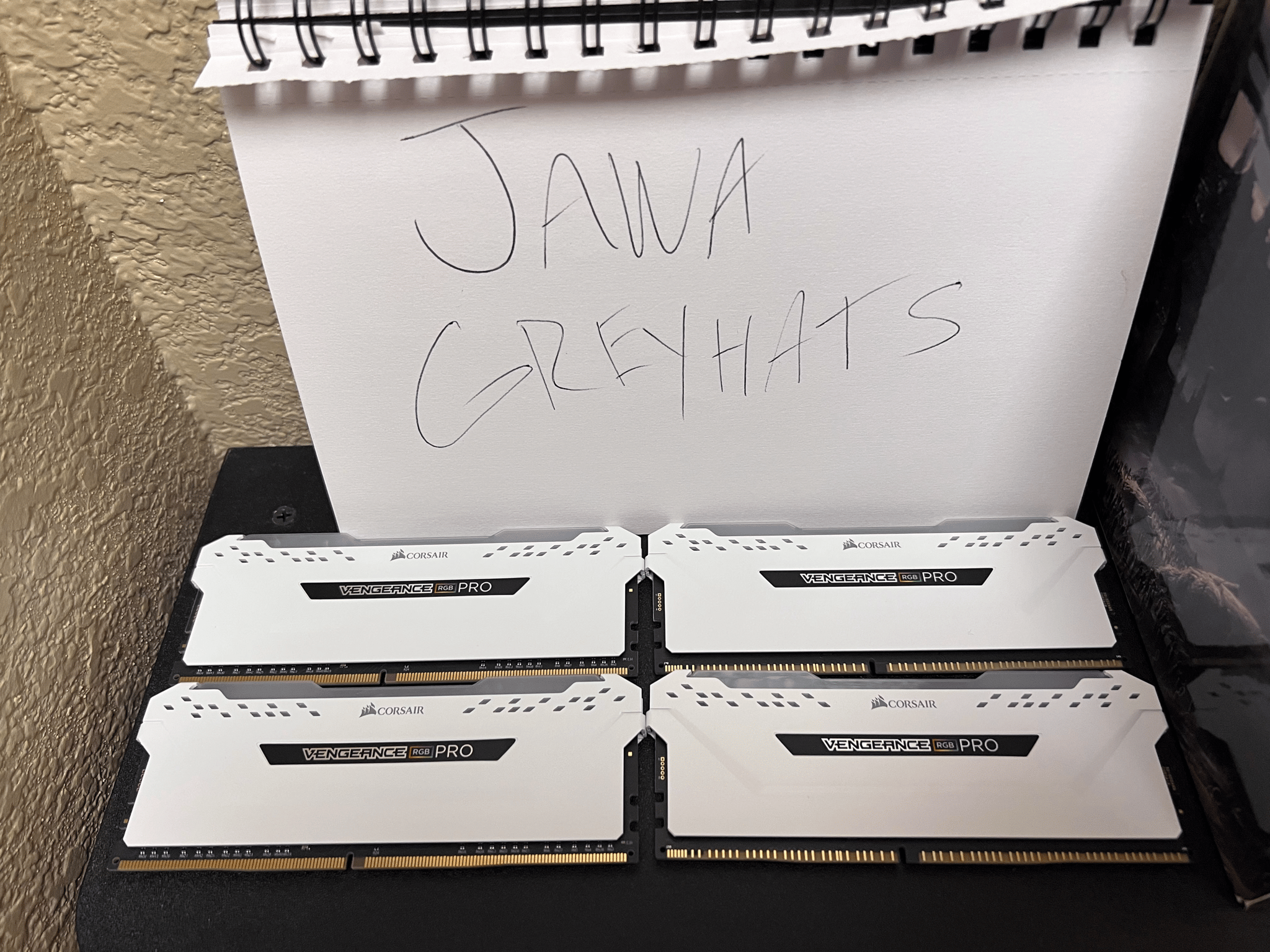 White Corsair Vengeance RGB Pro 32GB (2x 16 GB) WITH ADDITIONAL NON DRAM LIGHT KIT 