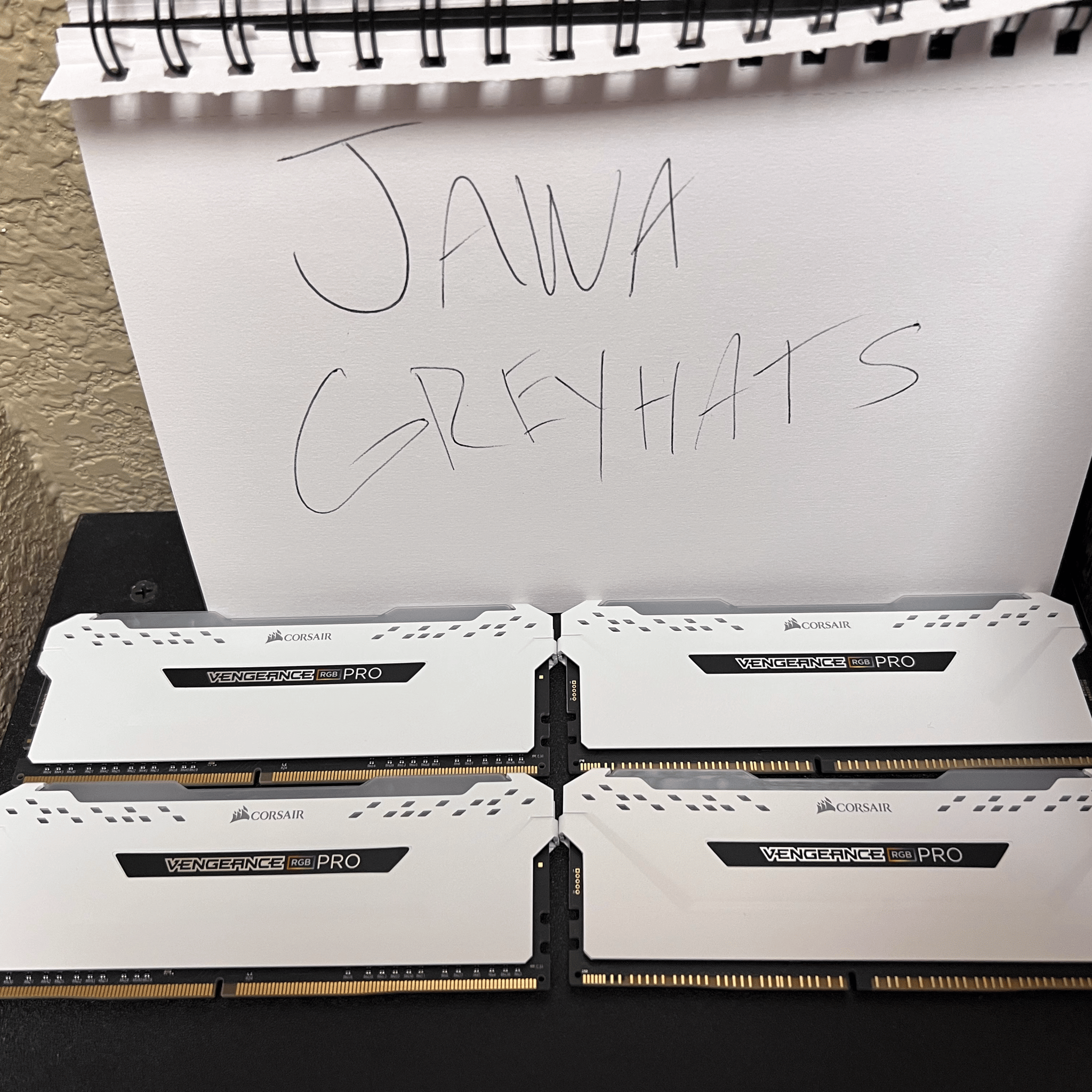 White Corsair Vengeance RGB Pro 32GB (2x 16 GB) WITH ADDITIONAL NON DRAM LIGHT KIT 
