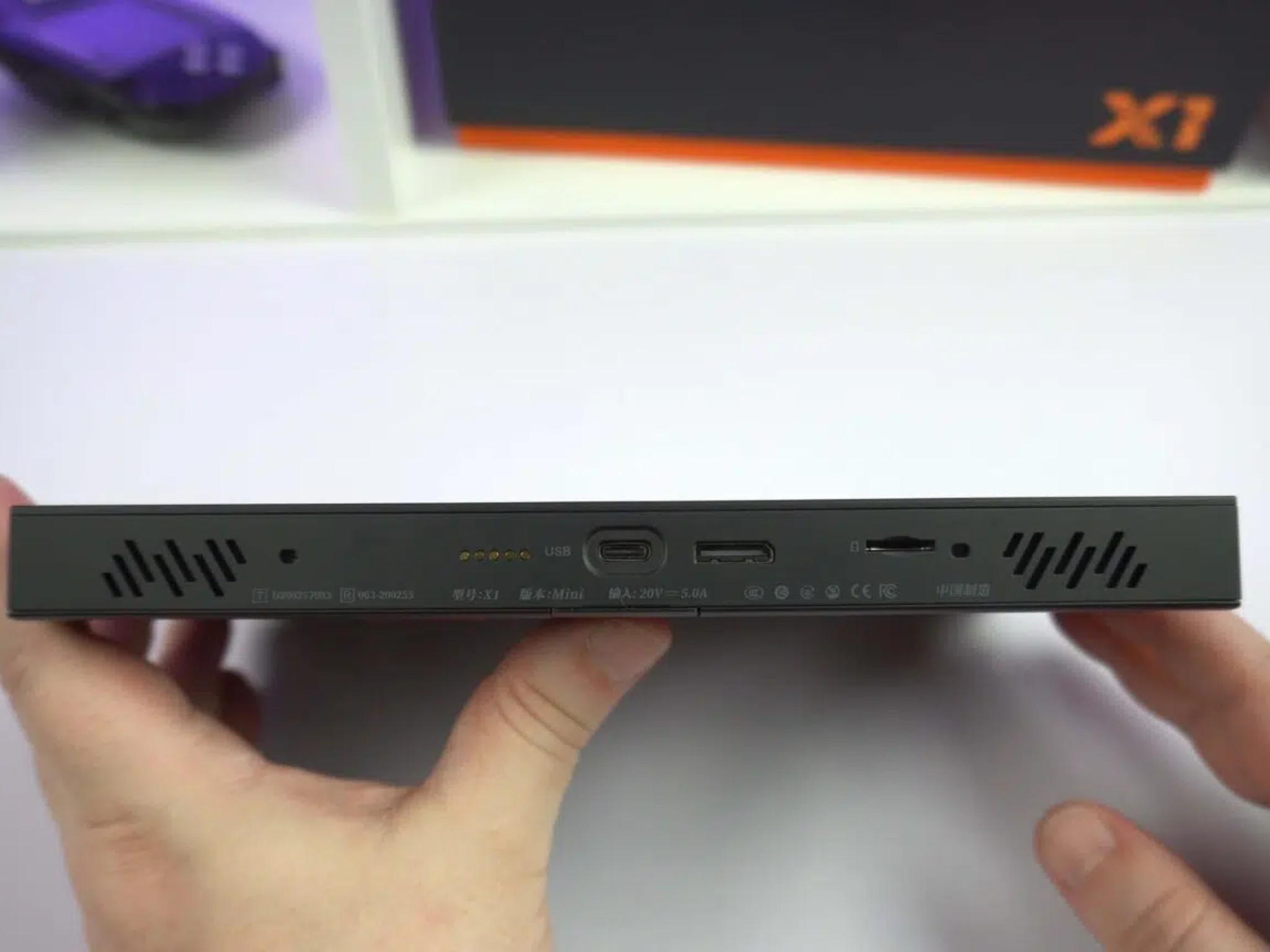 ONEXPLAYER X1 Mini 8840U