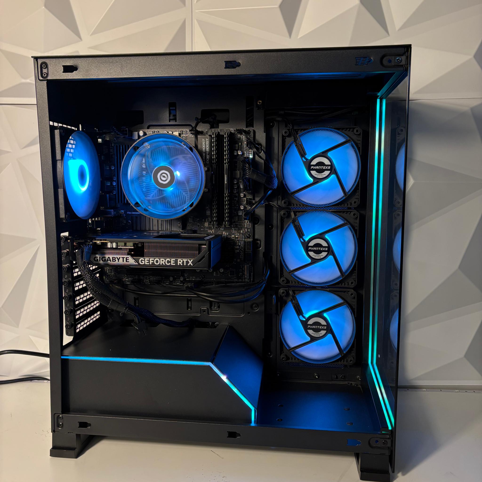 //Frost// Gaming PC - RTX 5060, Ryzen 5 5500, 32GB, 1TB - RGB, Wi-Fi, Bluetooth (By EXT PCs)