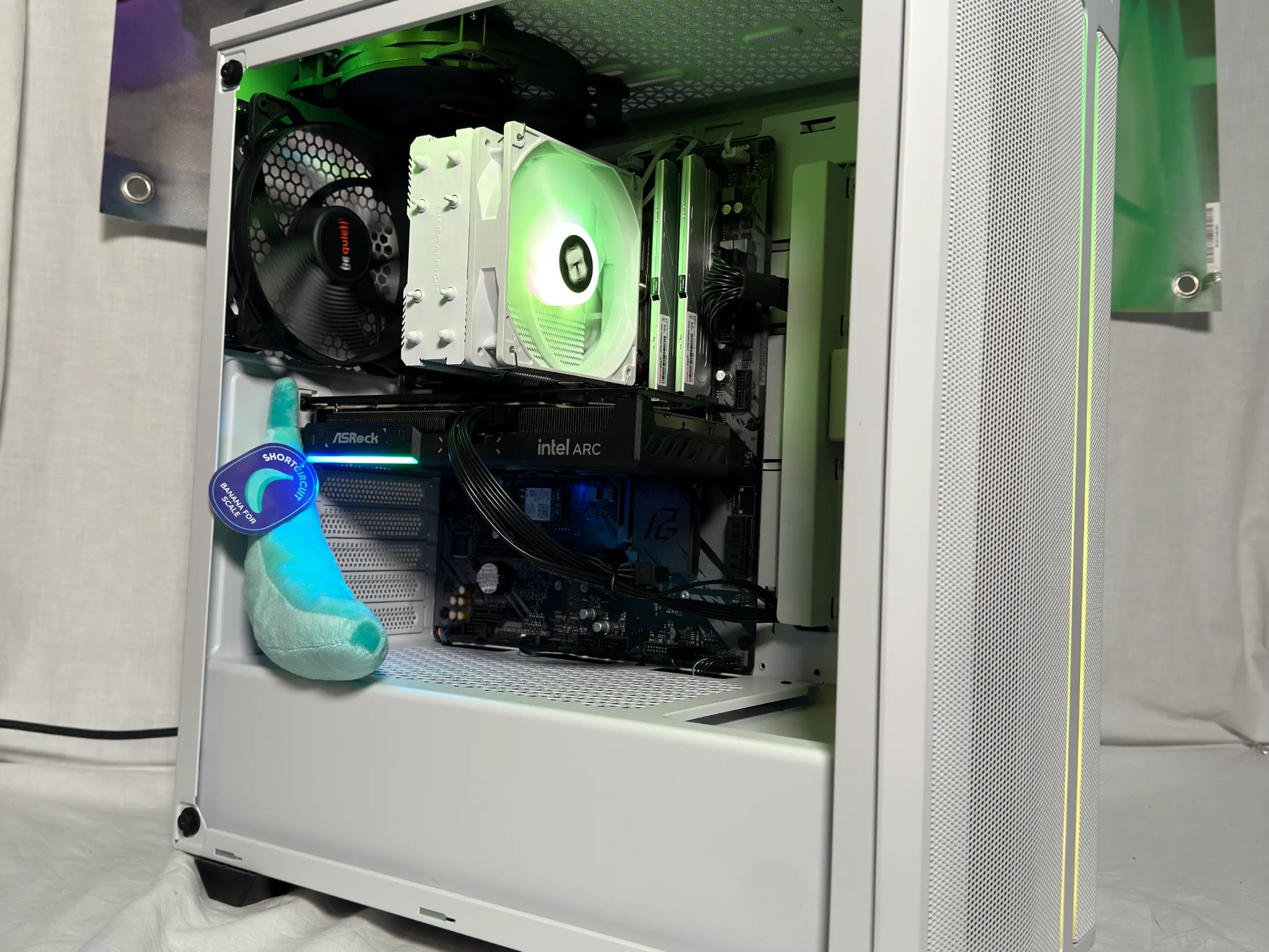 Ryzen 7 5700X3D Arc b580 Gaming PC