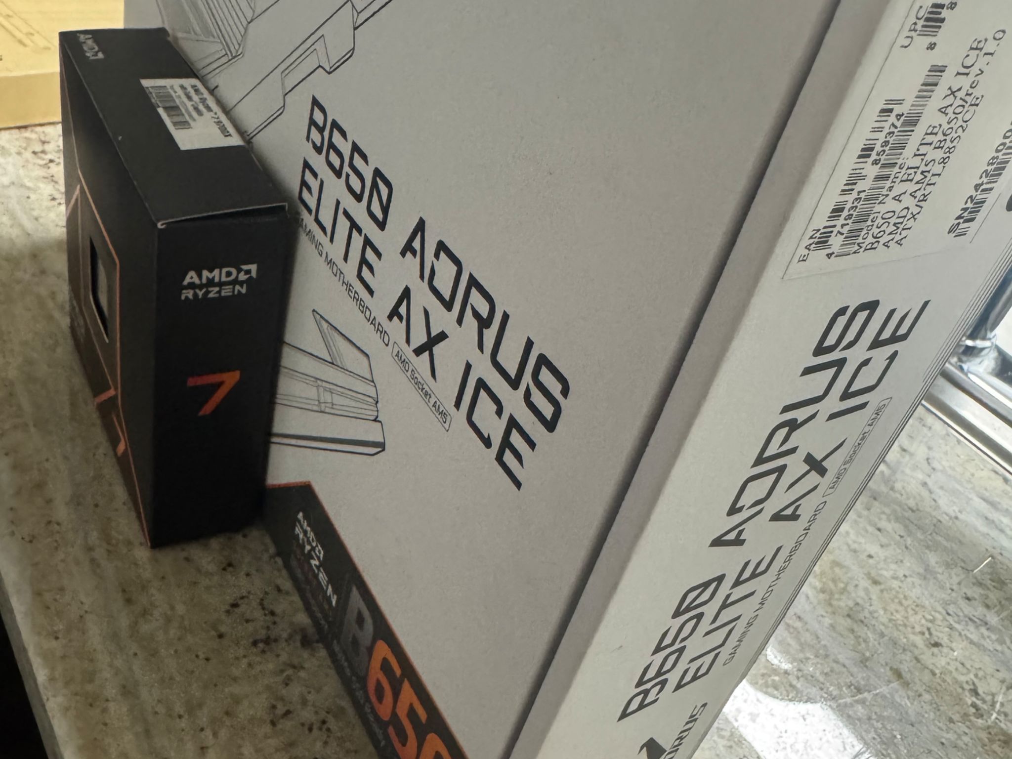 Ryzen 7 9700x and aorus elite axe ice