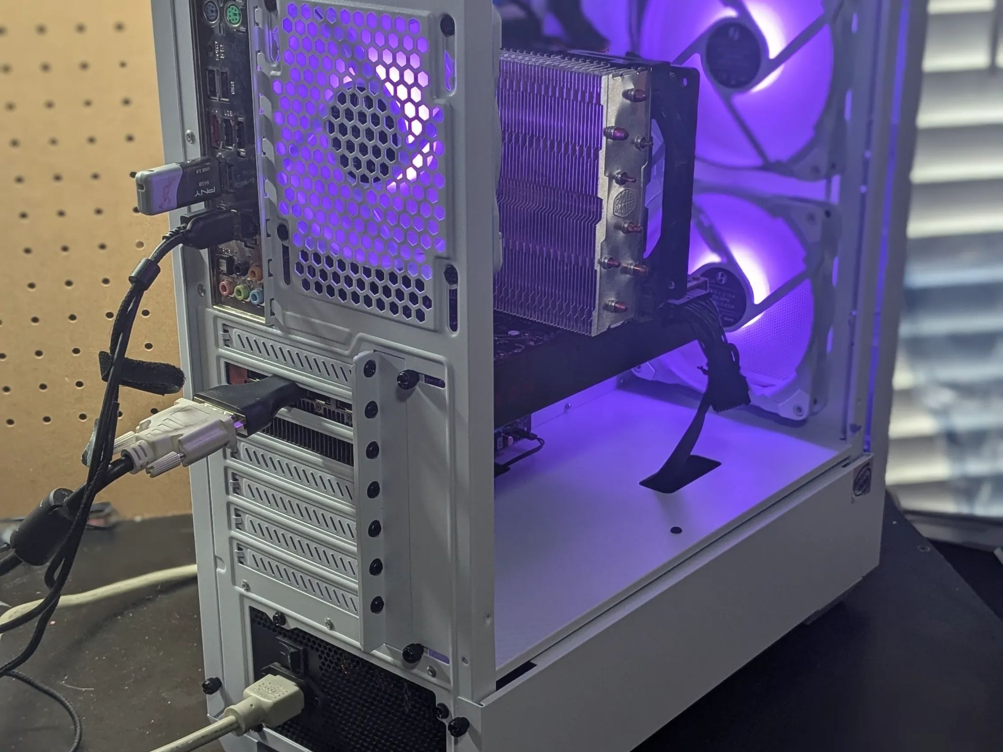 Workstation Gamer | 8 Core Xeon (same as i7), 64GB RAM, 8GB RX 5700, 1TB SSD, Win11, RGB, Wifi
