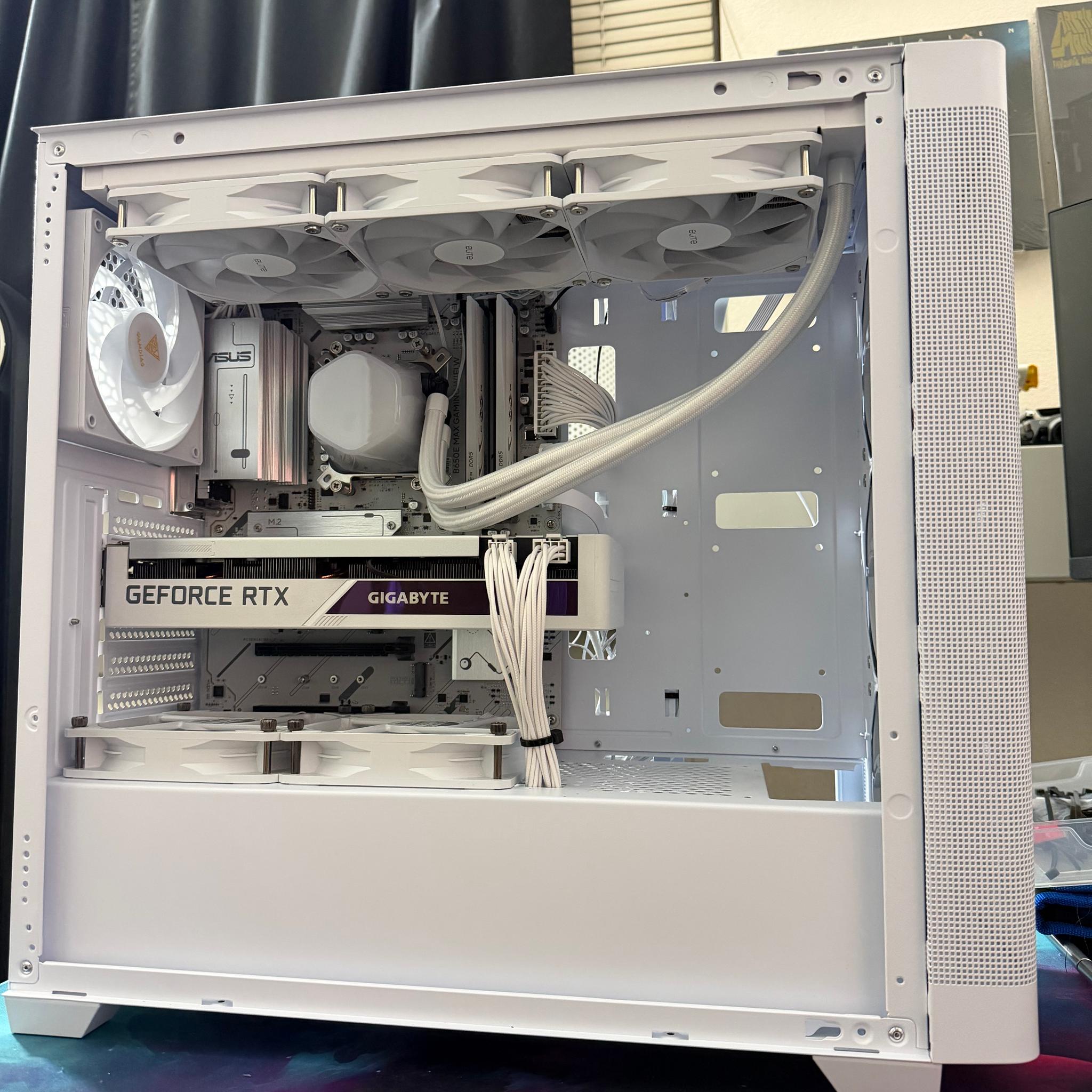 🧊❄️ All White AM5 gaming build! Ryzen 5 8600G | 32GB DDR5 | 1TB NVME SSD | 3070 ❄️🧊
