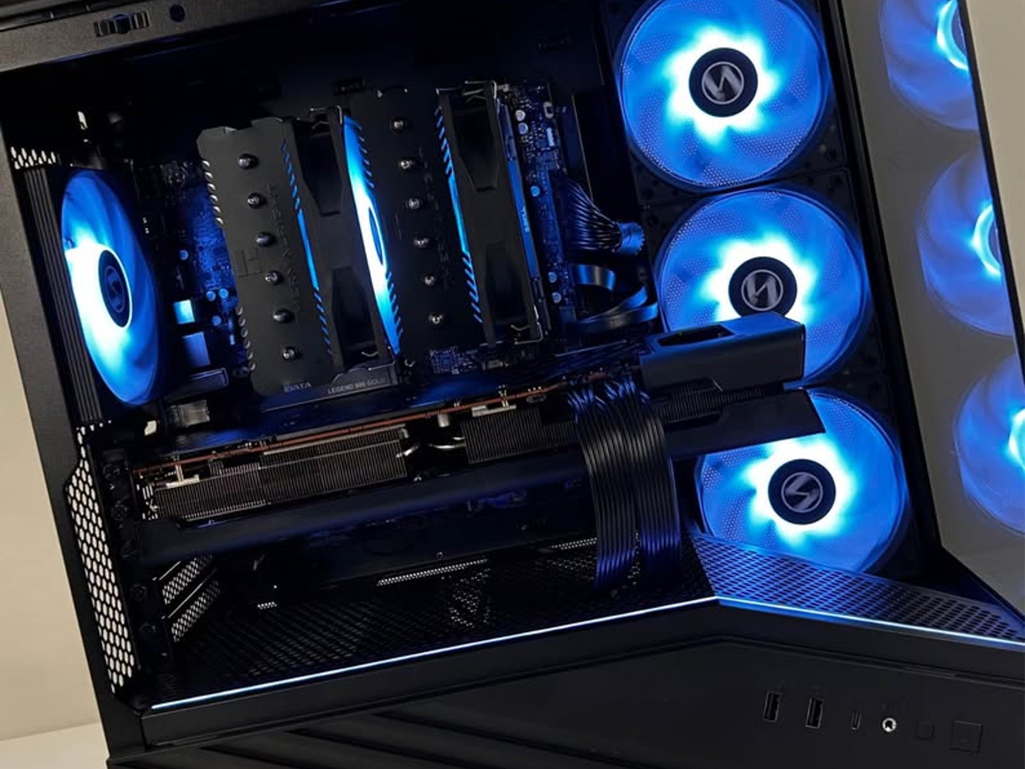 Ryzen 5 7600x, DDR5 32GB 6000Mhz, 2TB NVME, RX 6800 16GB Gaming PC