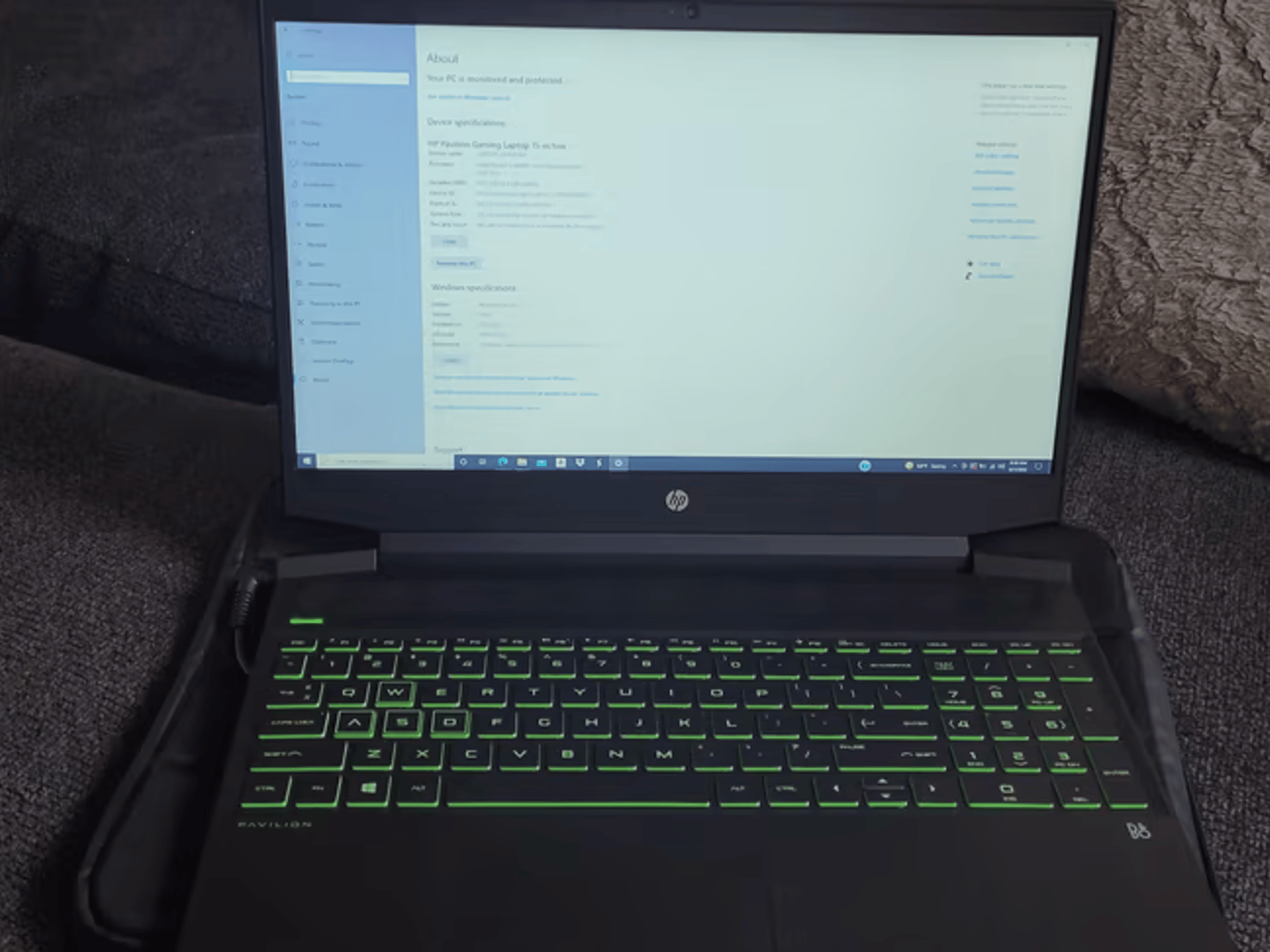 HP PAVILLION 15.6 RYZEN 5 16gb ram 256gb ssd 1tb 2.5 drive