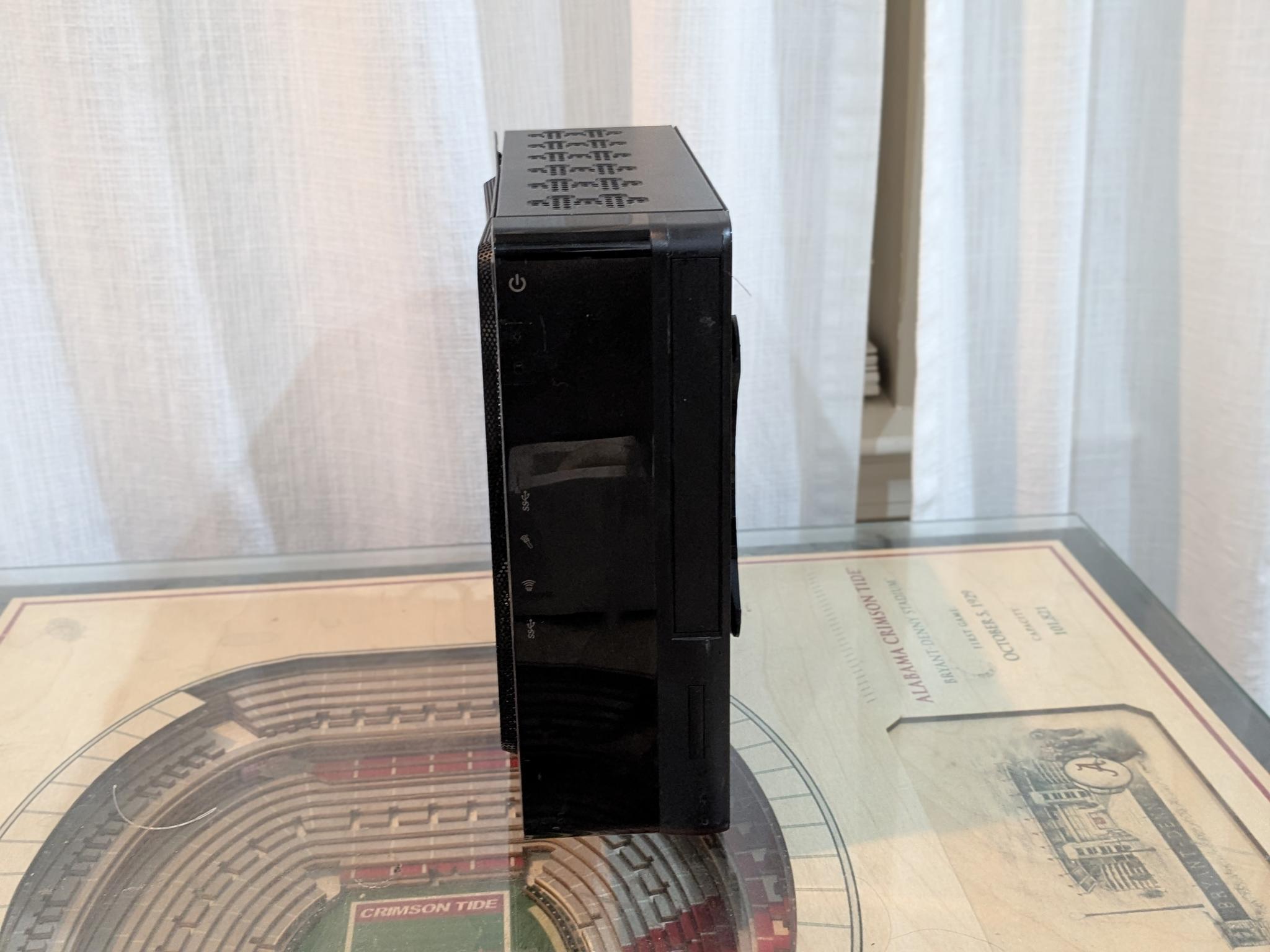 InWin BQ656 - Mini ITX PC Case - VESA or vertical stands - WITH 150W PSU and cord