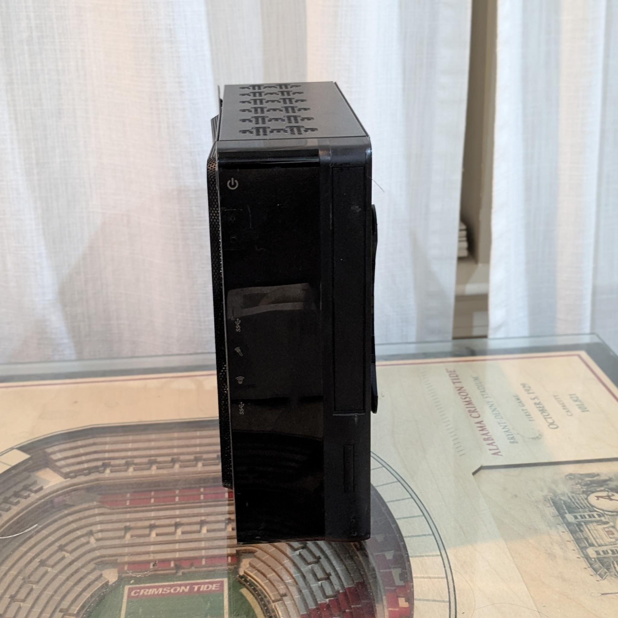 InWin BQ656 - Mini ITX PC Case - VESA or vertical stands - WITH 150W PSU and cord