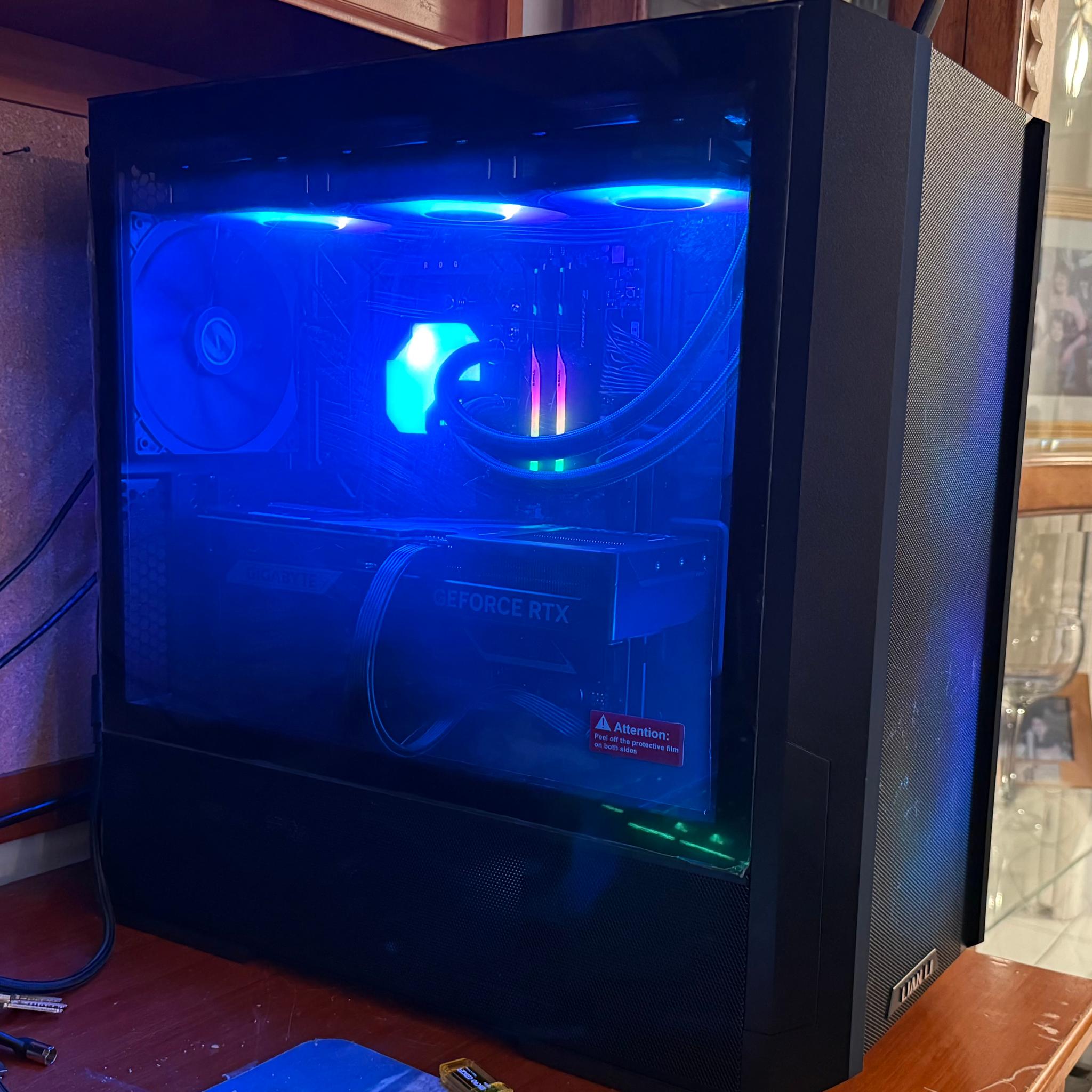Custom Gaming PC Ryzen 9800X3D RTX 5080 32GB DDR5 4TB SSD