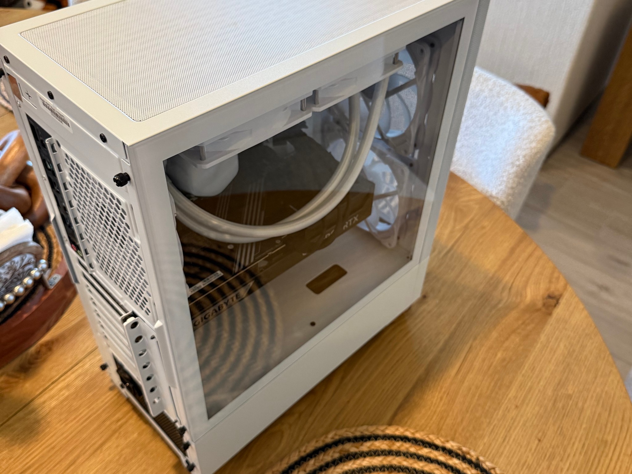 RTX 5080 (16GB) | Ryzen 7 9800X3D | 32GB DDR5 | 4TB NVMe SSD
