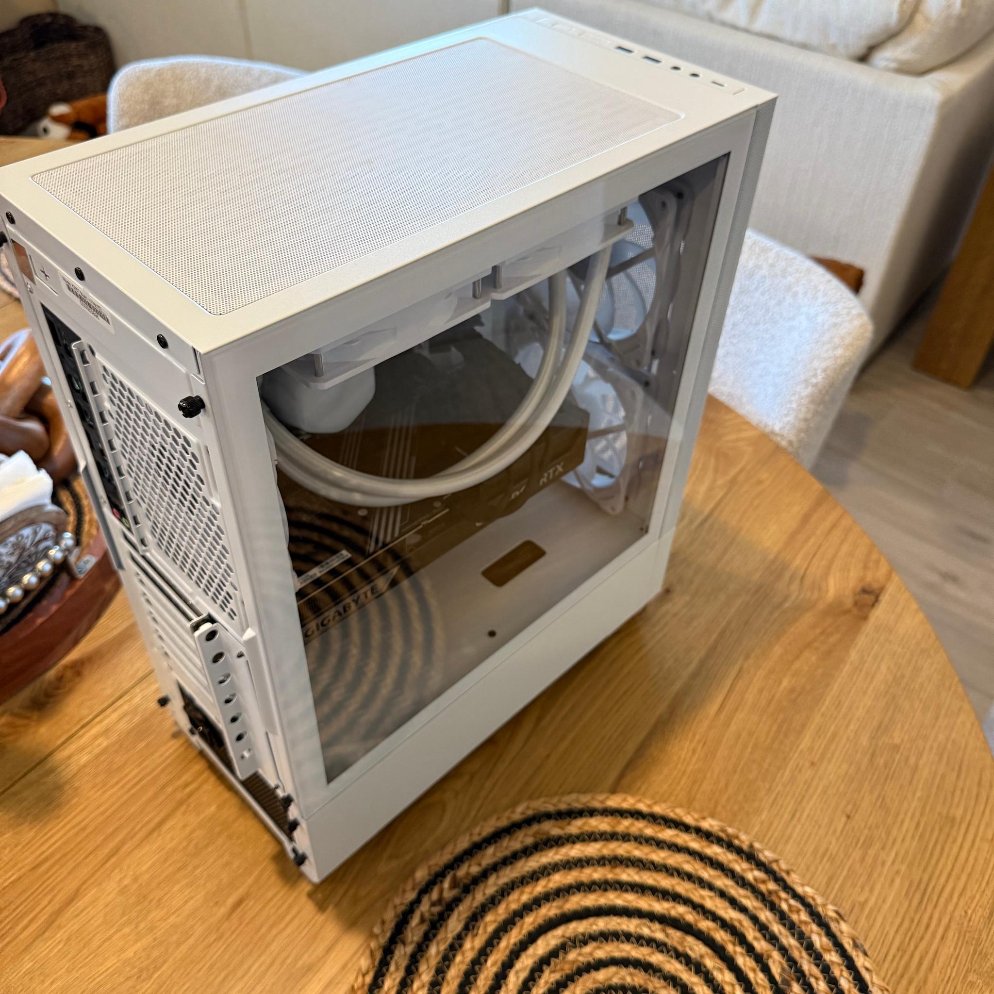 RTX 5080 (16GB) | Ryzen 7 9800X3D | 32GB DDR5 | 4TB NVMe SSD