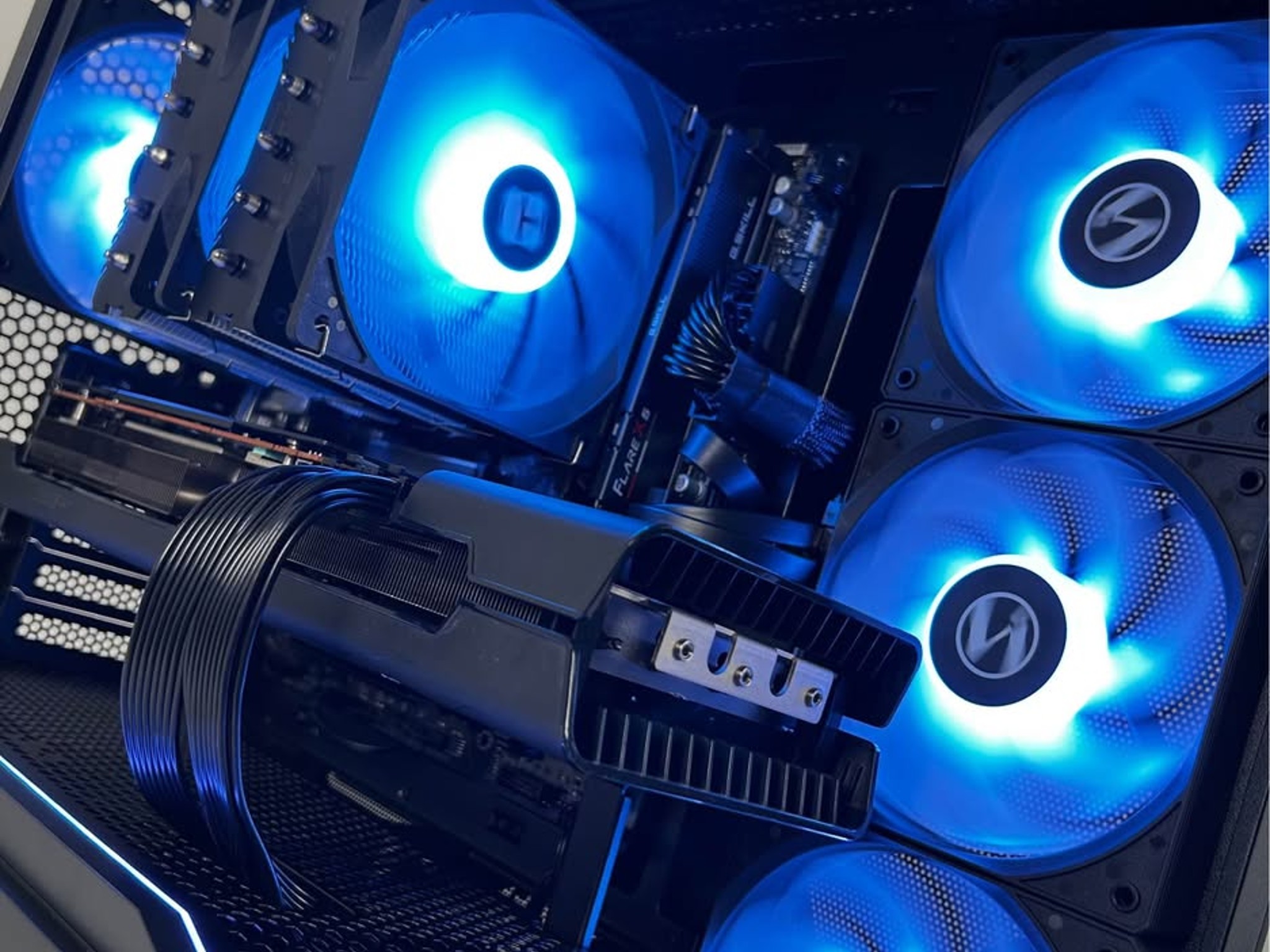 Ryzen 5 7600x, DDR5 32GB 6000Mhz, 2TB NVME, RX 6800 16GB Gaming PC