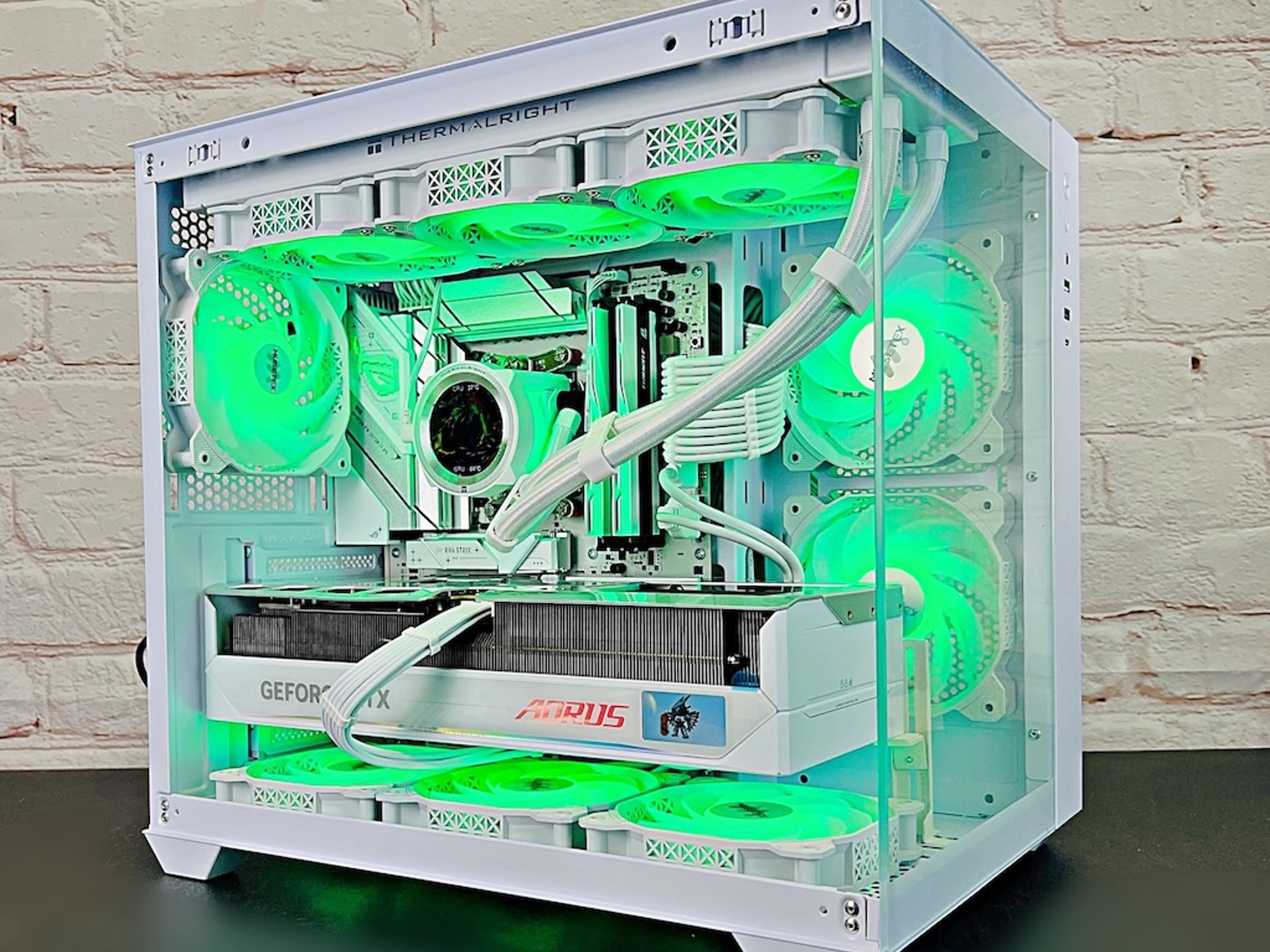 5080 AORUS MASTER ICE Ryzen 7 9800X3D 32GB DDR5 2TB M.2 WIFI 7 Win 11 Pro