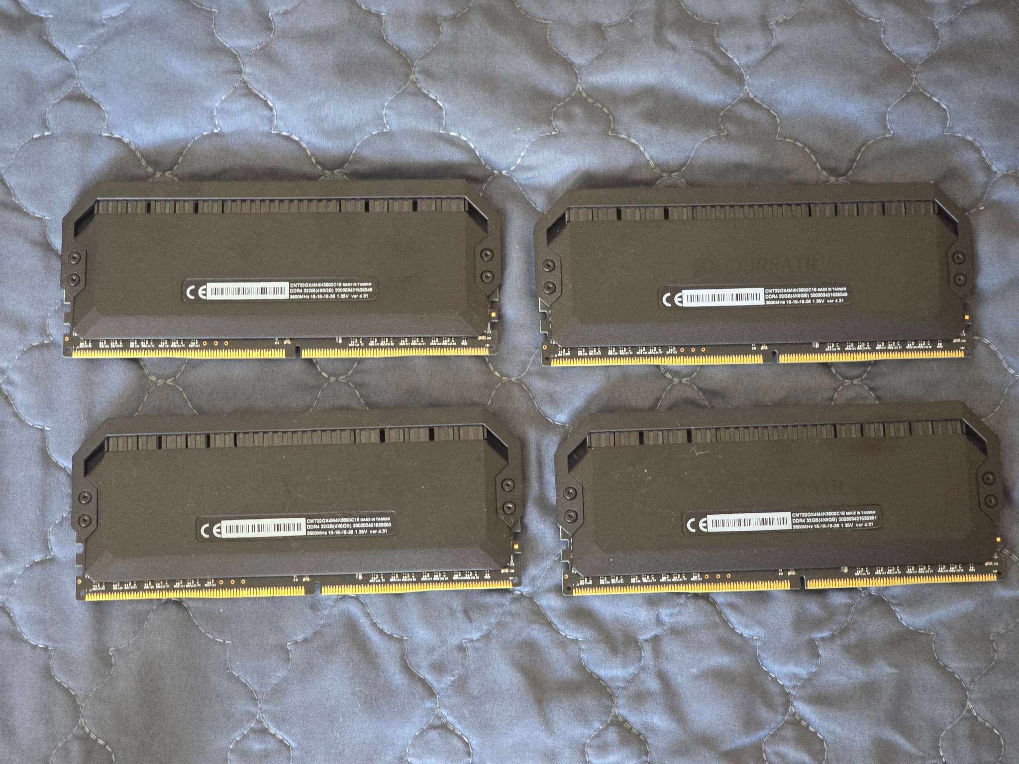 Corsair Dominator Platinum RGB 32GB DDR4 CMT32GX4M4K3600C16 (Samsung B-Die)
