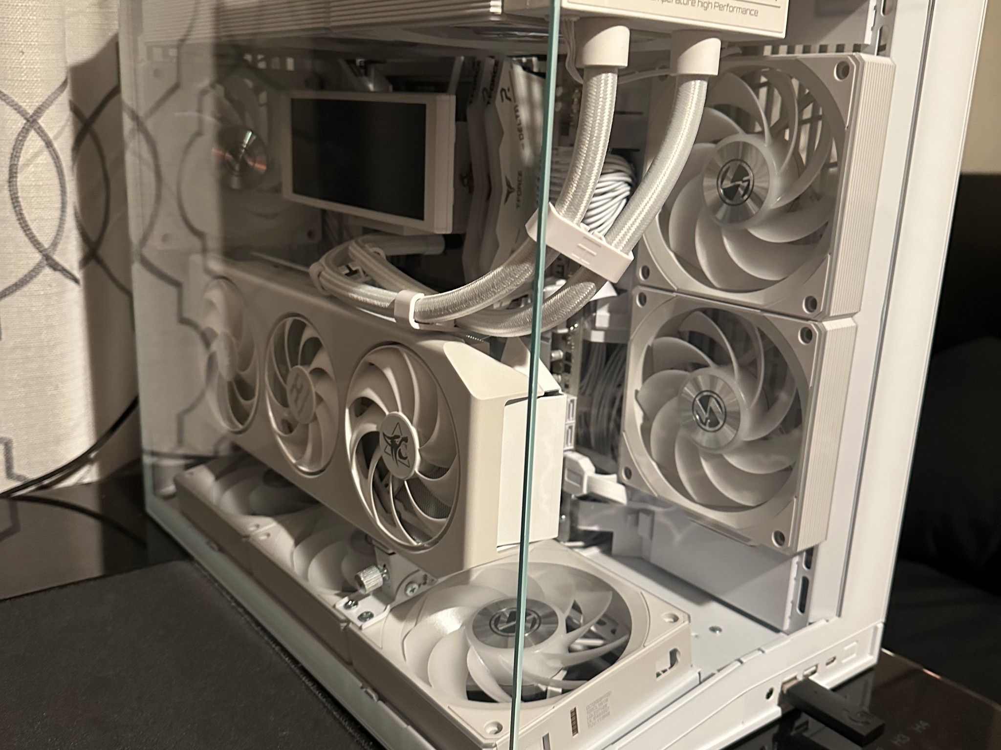 All White Gaming PC | RX 9070 XT | Ryzen 7 9700X