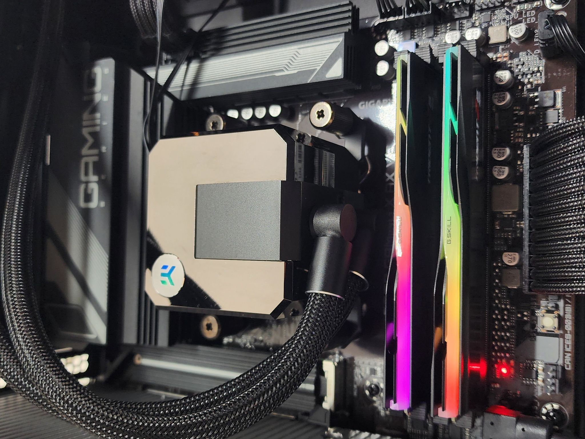 Gaming PC Ryzen 7 7800X3D 64GB RAM 2TB SSD RX 7900 XTX 24GB Windows 11 PC