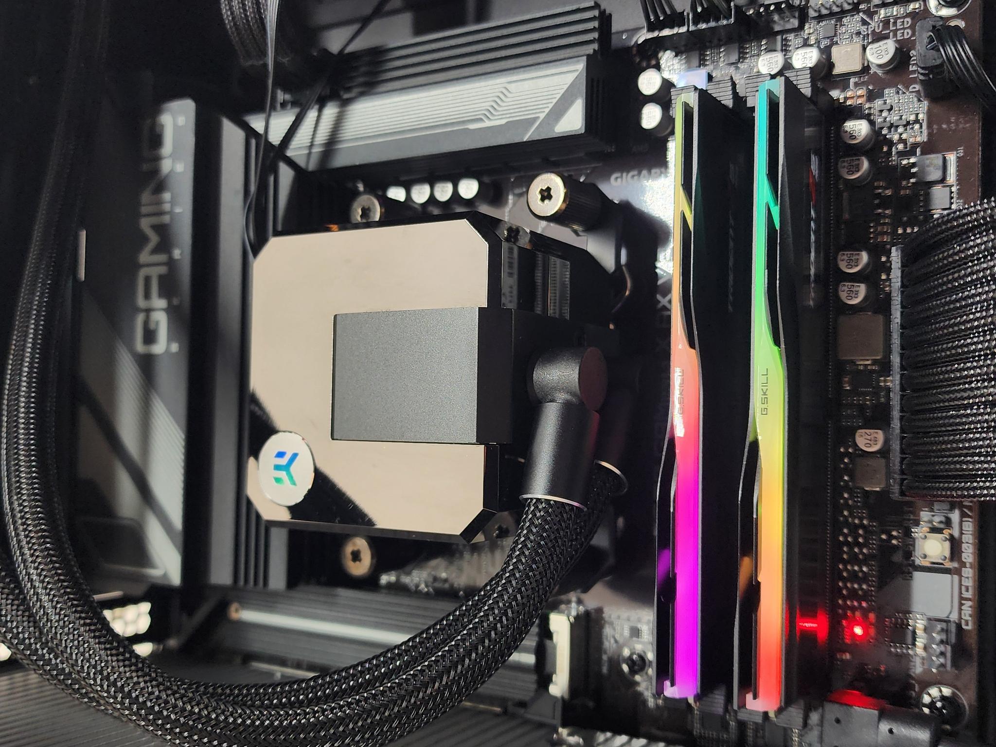 Gaming PC Ryzen 7 7800X3D 64GB RAM 2TB SSD RX 7900 XTX 24GB Windows 11 PC