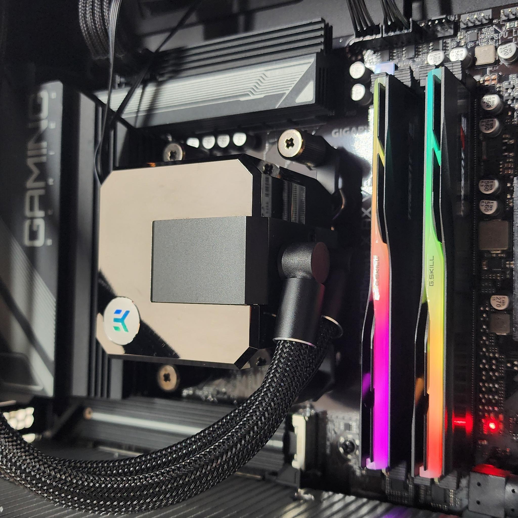 Gaming PC Ryzen 7 7800X3D 64GB RAM 2TB SSD RX 7900 XTX 24GB Windows 11 PC