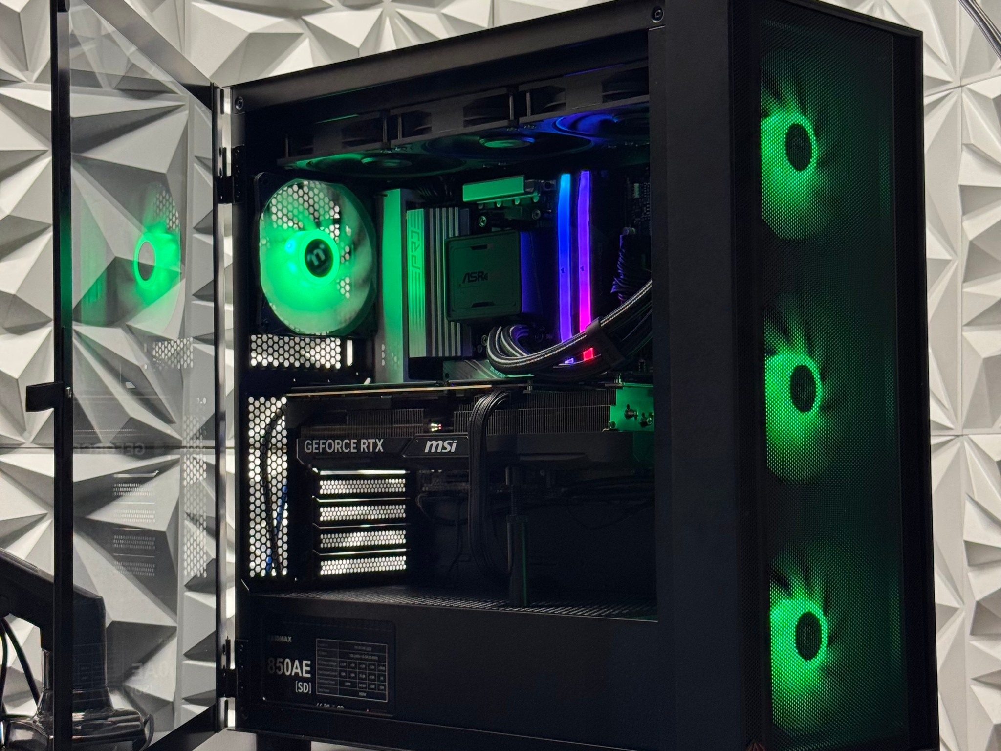 RTX 4070 Ti Super / Ryzen 7 7700X3D / 32GB DDR5 Ram / 1TB SSD / Creator pc / Gaming pc /