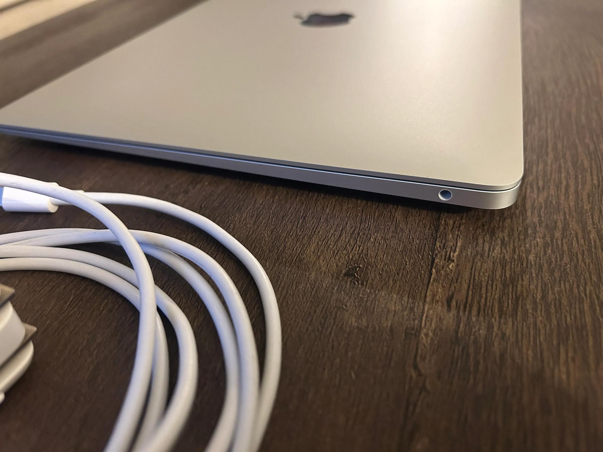 Macbook Air M1 13 in Silver, 8GB RAM, SSd 256GB