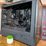 🪵 MODERN WOODEN STEALTH: RYZEN 5 7600X3D + 32GB DDR5 6000MT CL36 + RX 9060 XT 16GB 🪵
