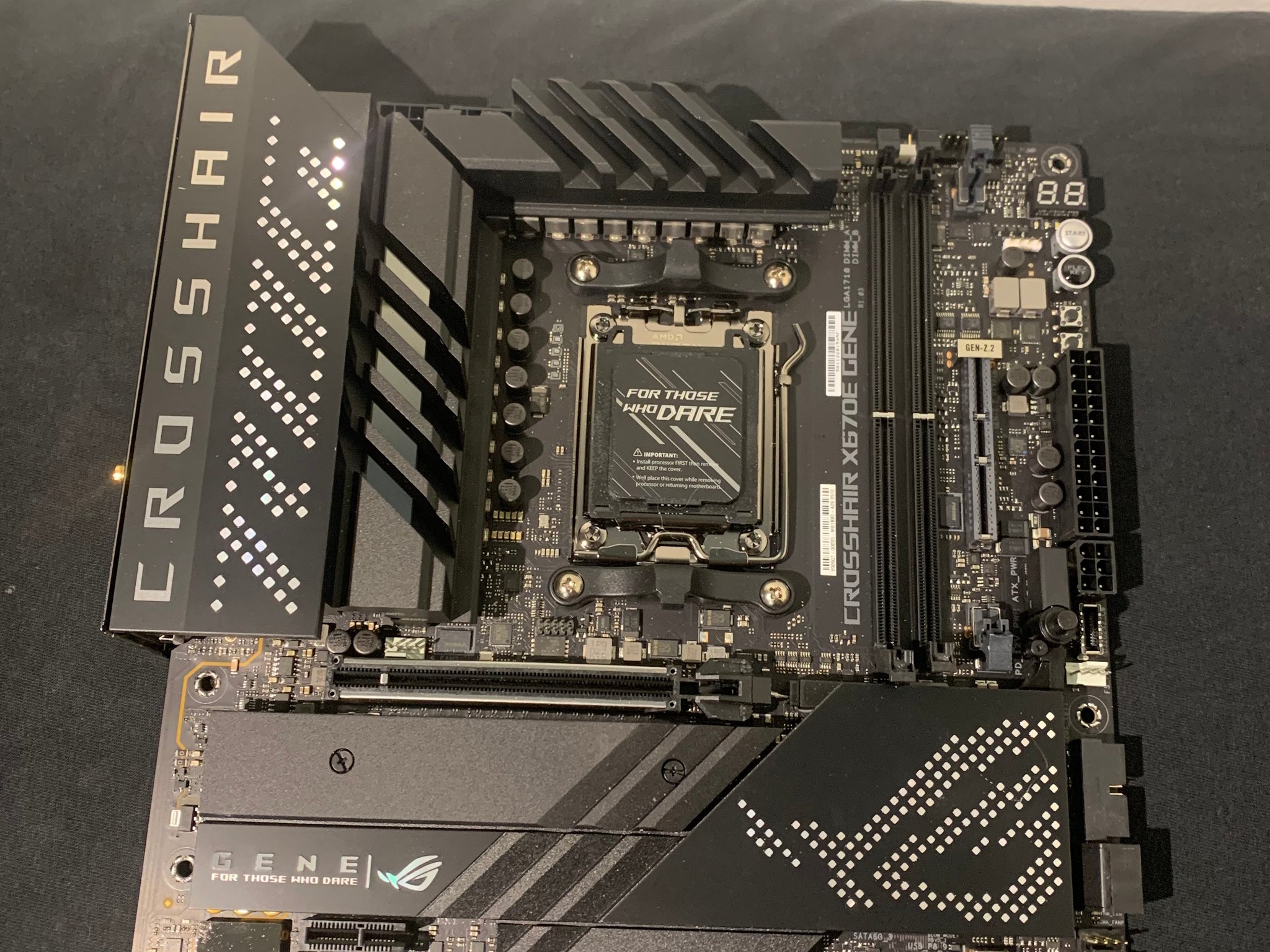 ASUS ROG Crosshair X670 Gene