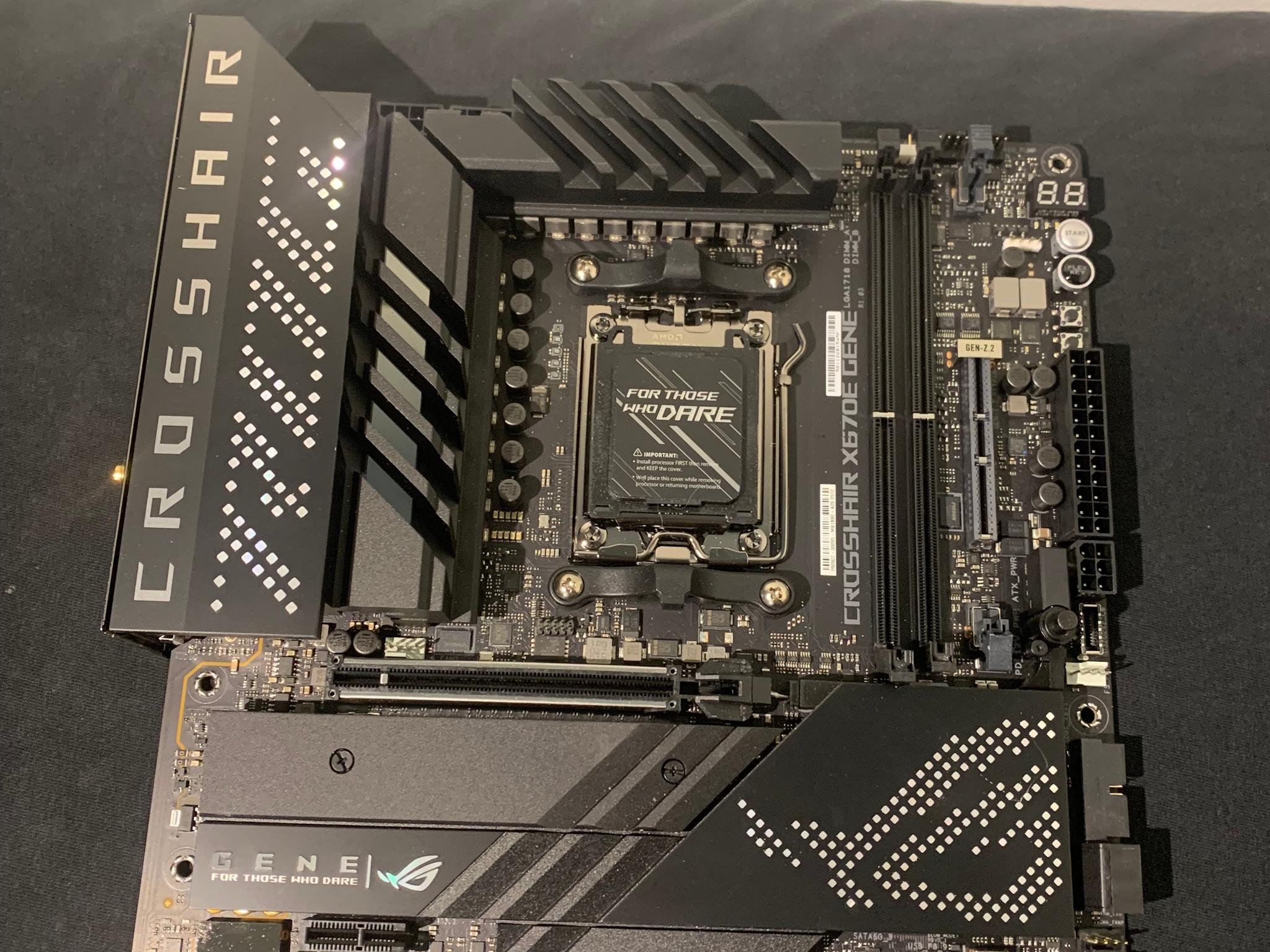 ASUS ROG Crosshair X670 Gene