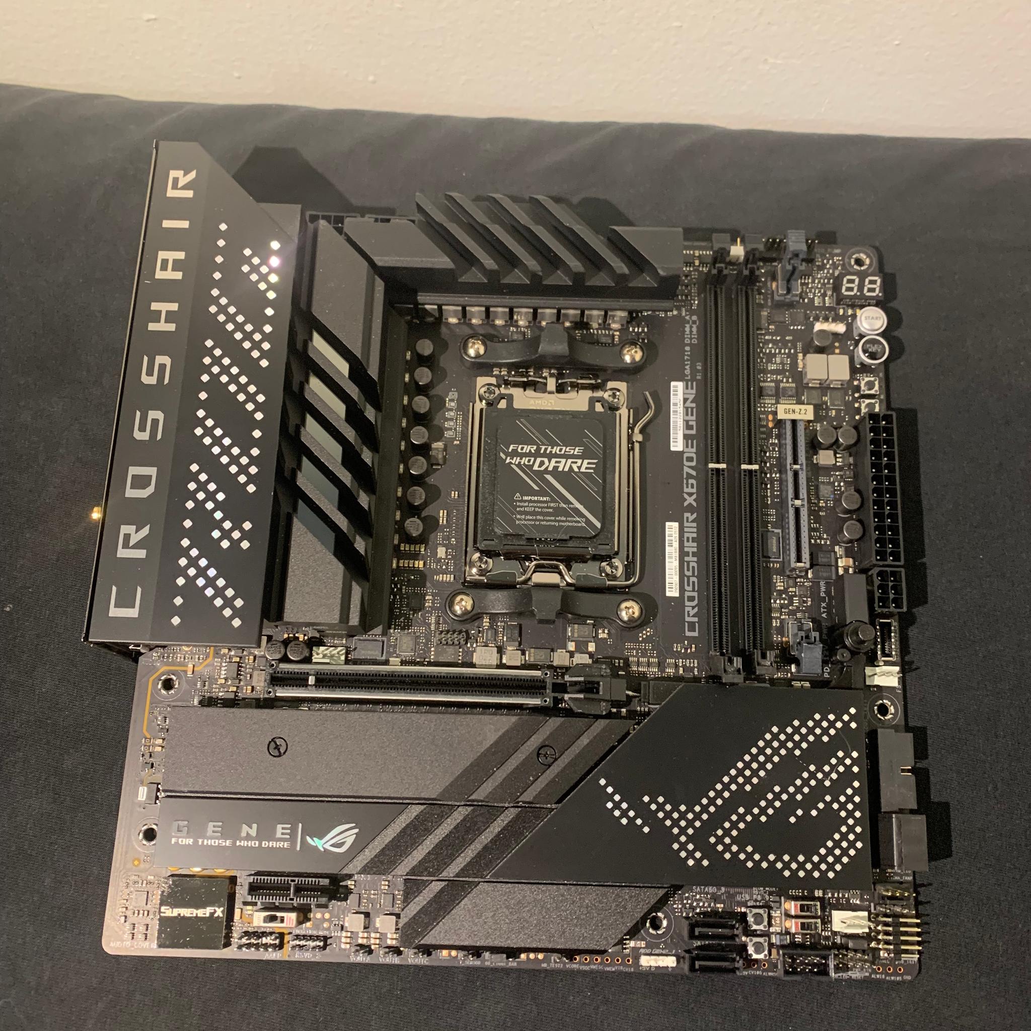 ASUS ROG Crosshair X670 Gene