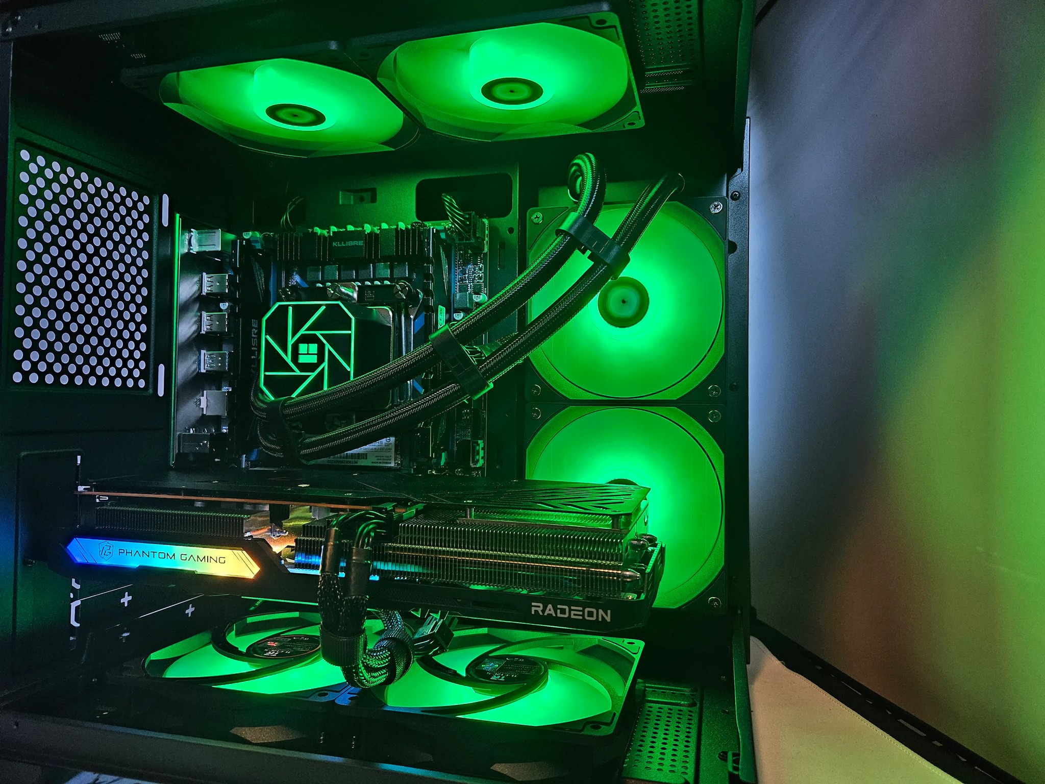 Dark Side Liquid cooled Intel 14 core / 16GB DDR4 / 512GB SSD / RX 7600