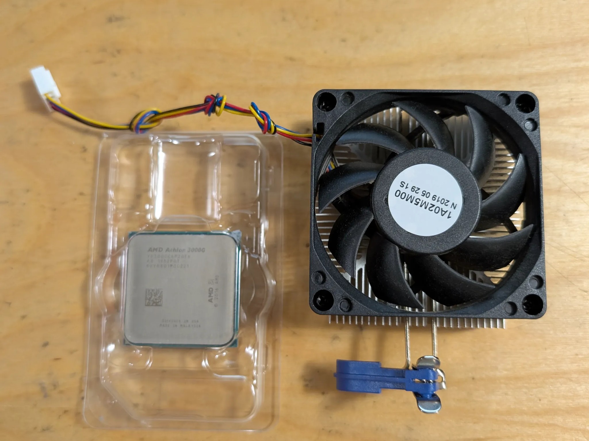 AMD Athlon 3000G + stock cooler