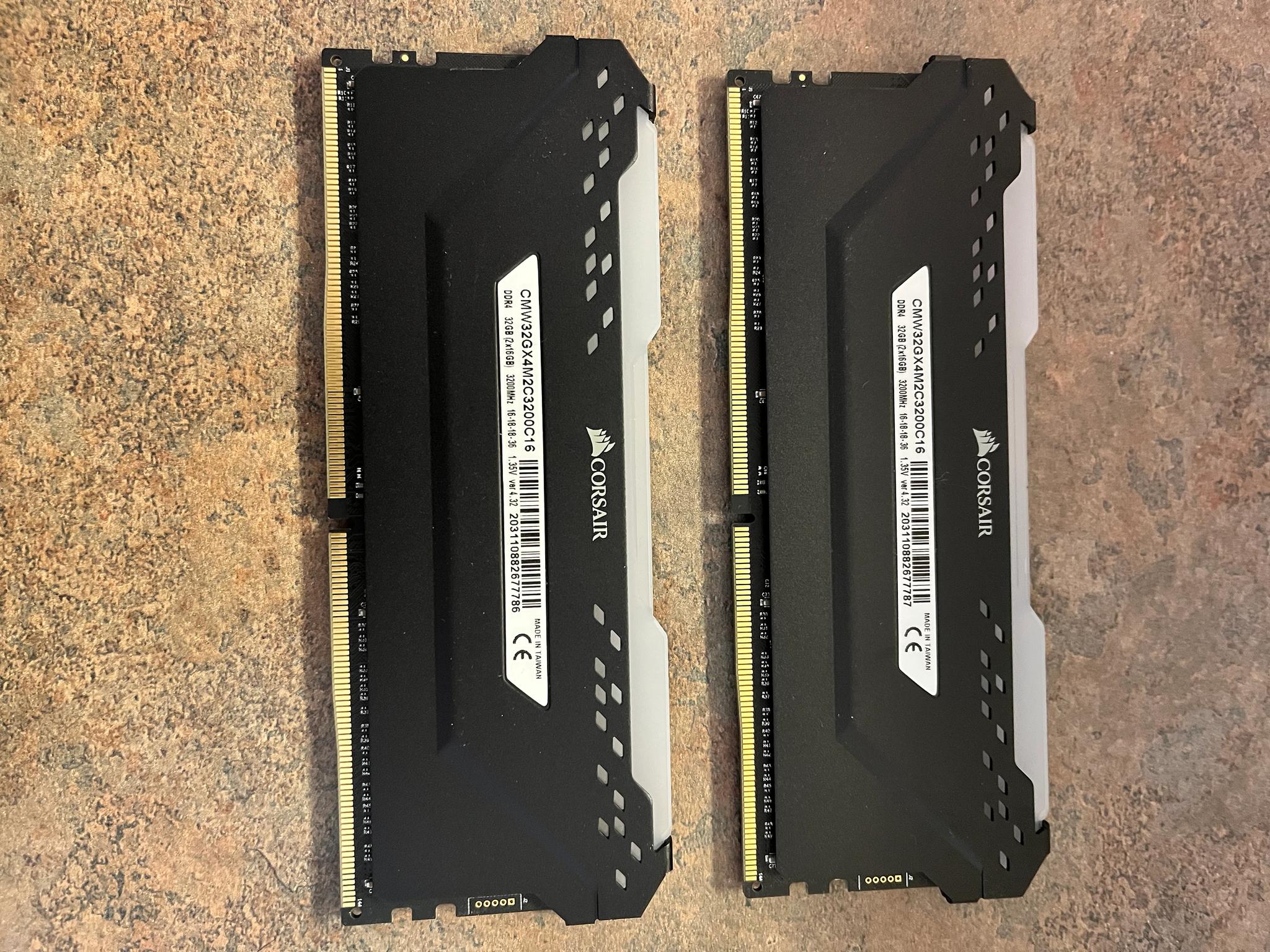 Corsair Vengeance RGB Pro DDR4 32GB (2 x 16GB)