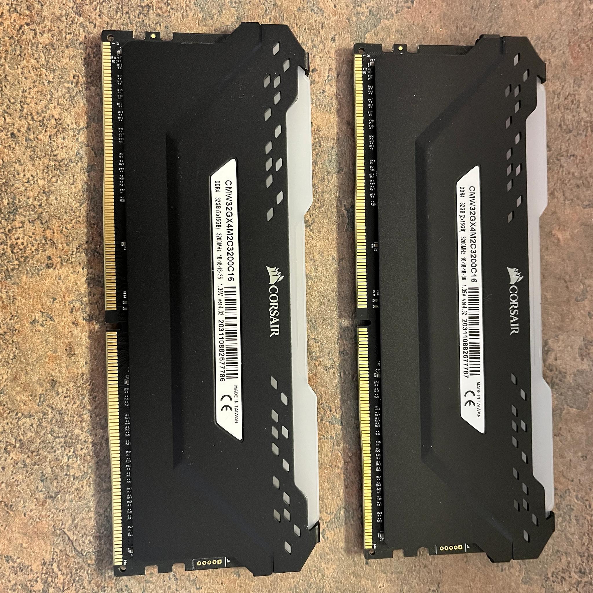 Corsair Vengeance RGB Pro DDR4 32GB (2 x 16GB)