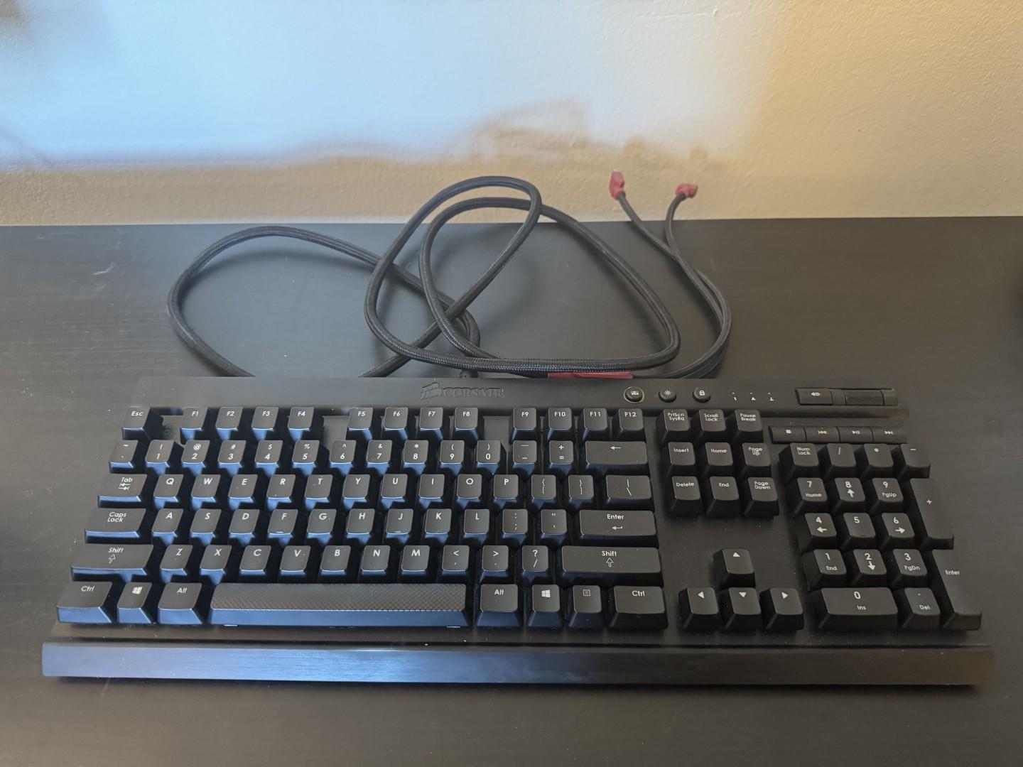 Corsair Vengeance K70 Mechanical Keyboard (Cherry MX Brown)