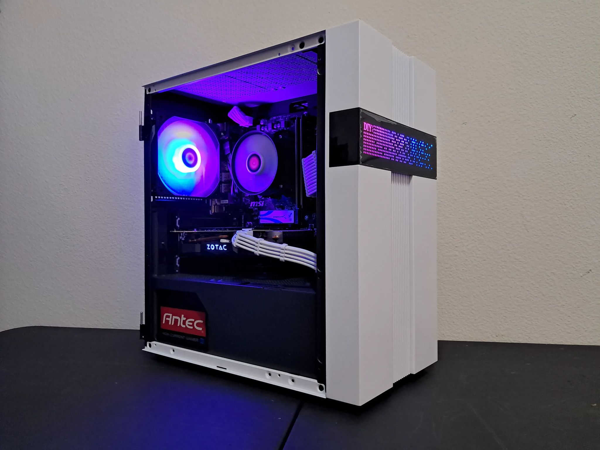 🔴⬜ Aesthetic Gaming PC ⬜🔴Nvidia GTX 1070 Ti | Ryzen 5 1600 (6C/12T) | 1TB SSD | 16GB DDR4-3200