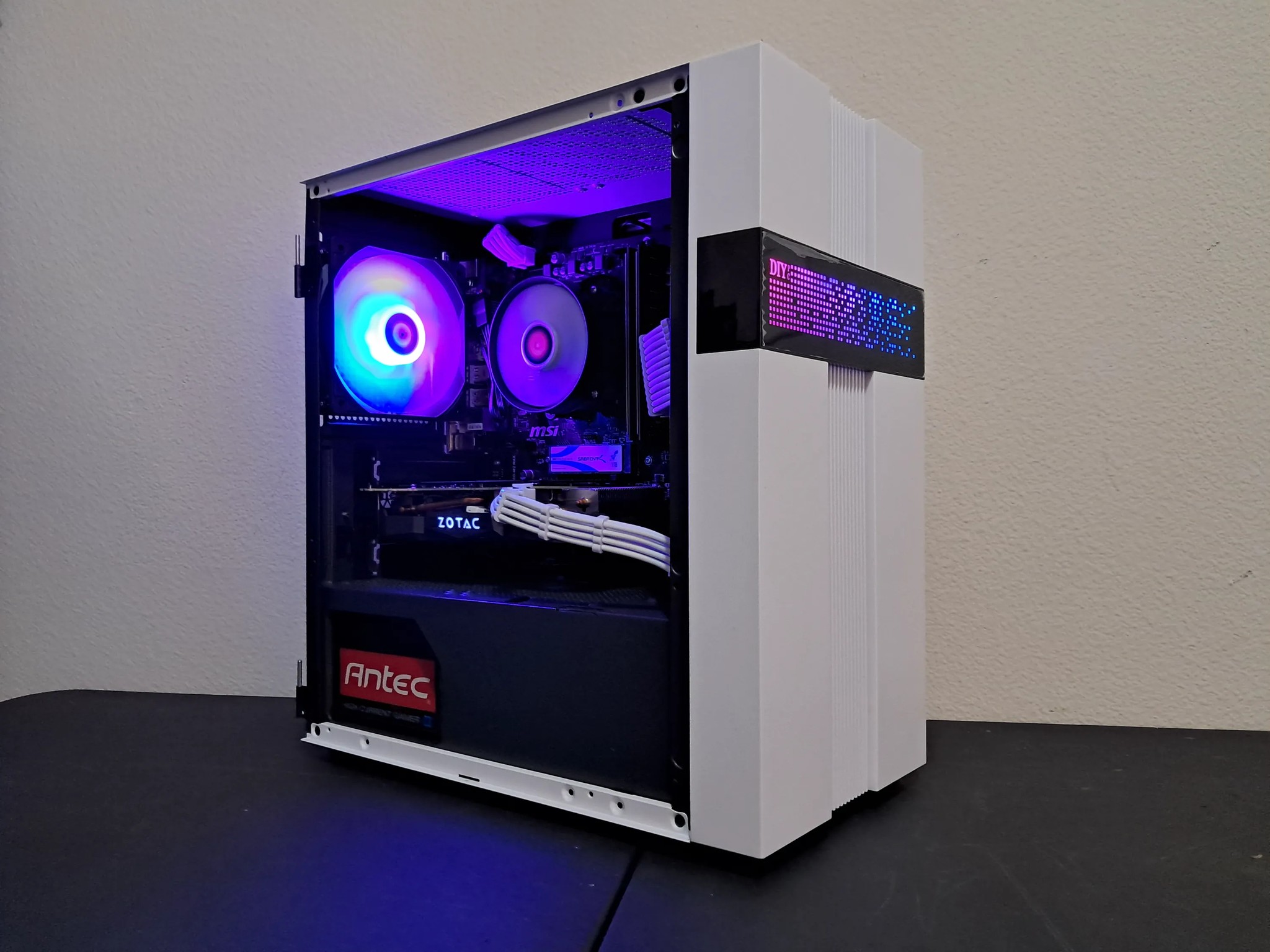 🔴⬜ Aesthetic Gaming PC ⬜🔴Nvidia GTX 1070 Ti | Ryzen 5 1600 (6C/12T) | 1TB SSD | 16GB DDR4-3200