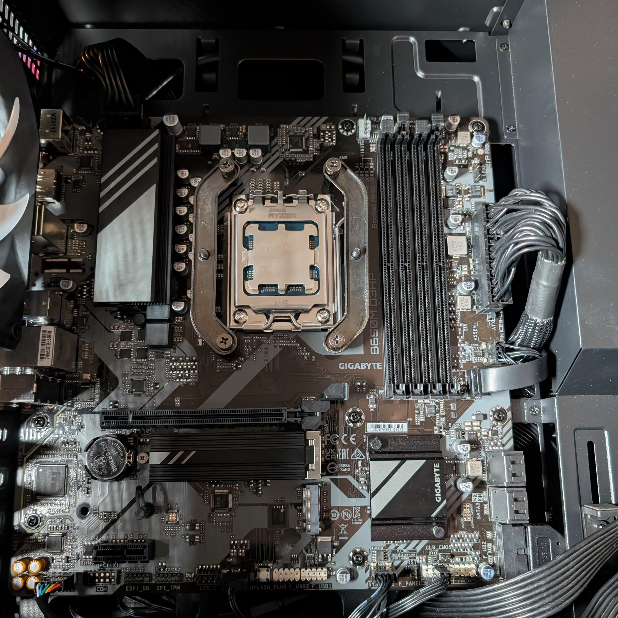 Gigabyte B650M D3HP Micro ATX AM5 Motherboard *READ DESCRIPTION*